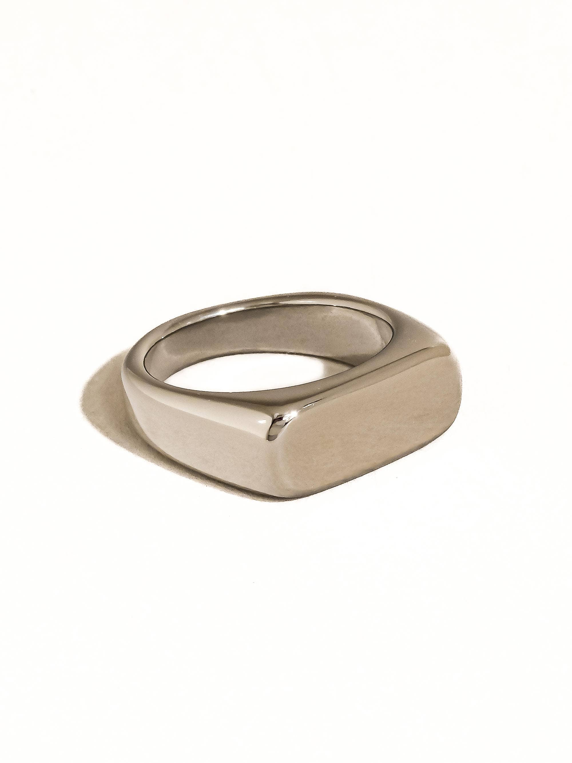 Flanerie Glayce 18K Gold Non-Tarnish Classic Signet Ring