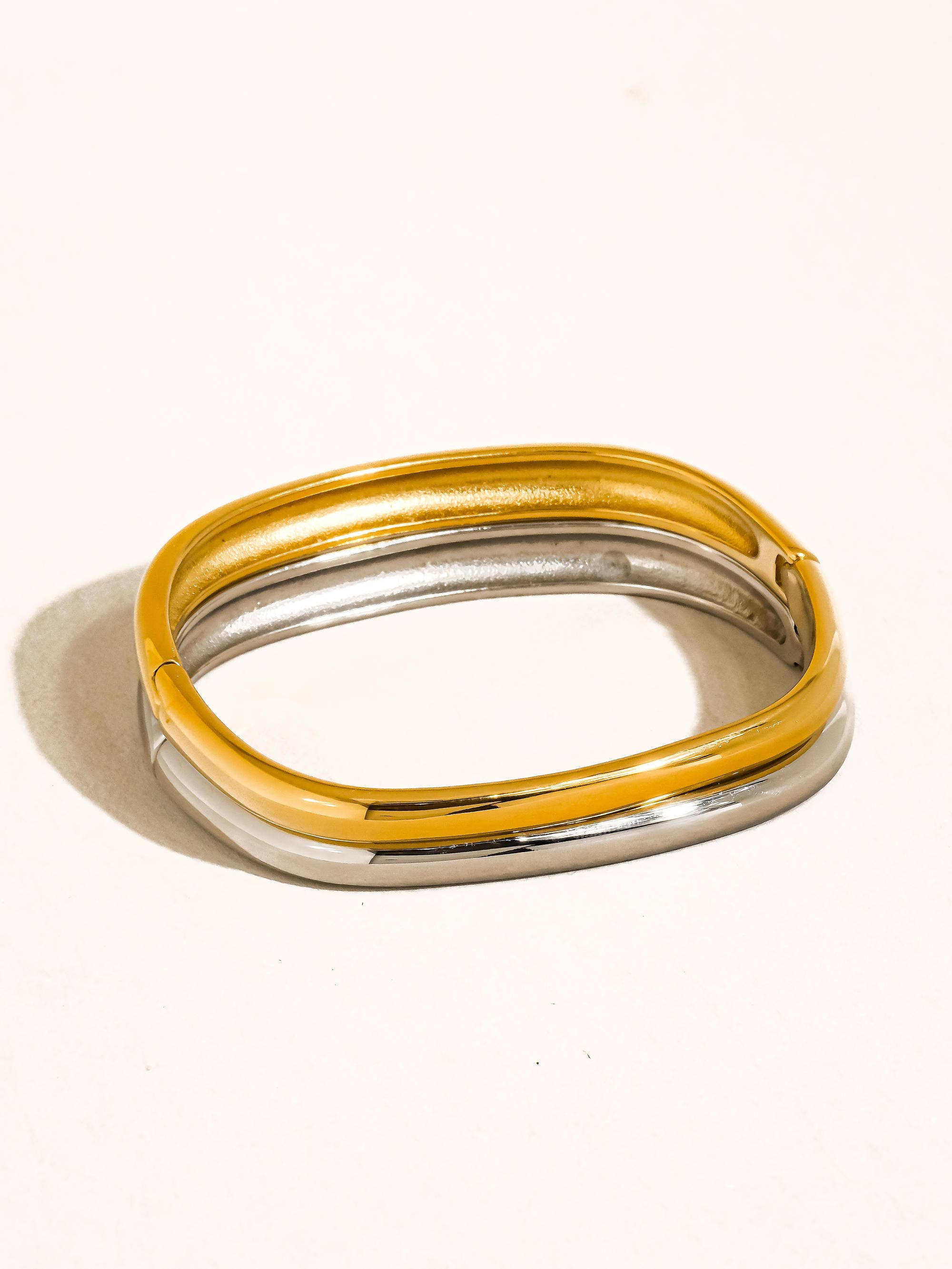 Flânerie Renzi 18K Gold Non-Tarnish Classic Bangle
