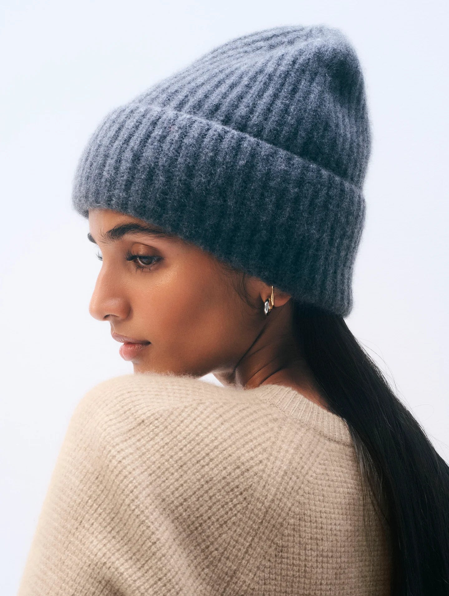 White + Warren Luxe Ribbed Cashmere Beanie