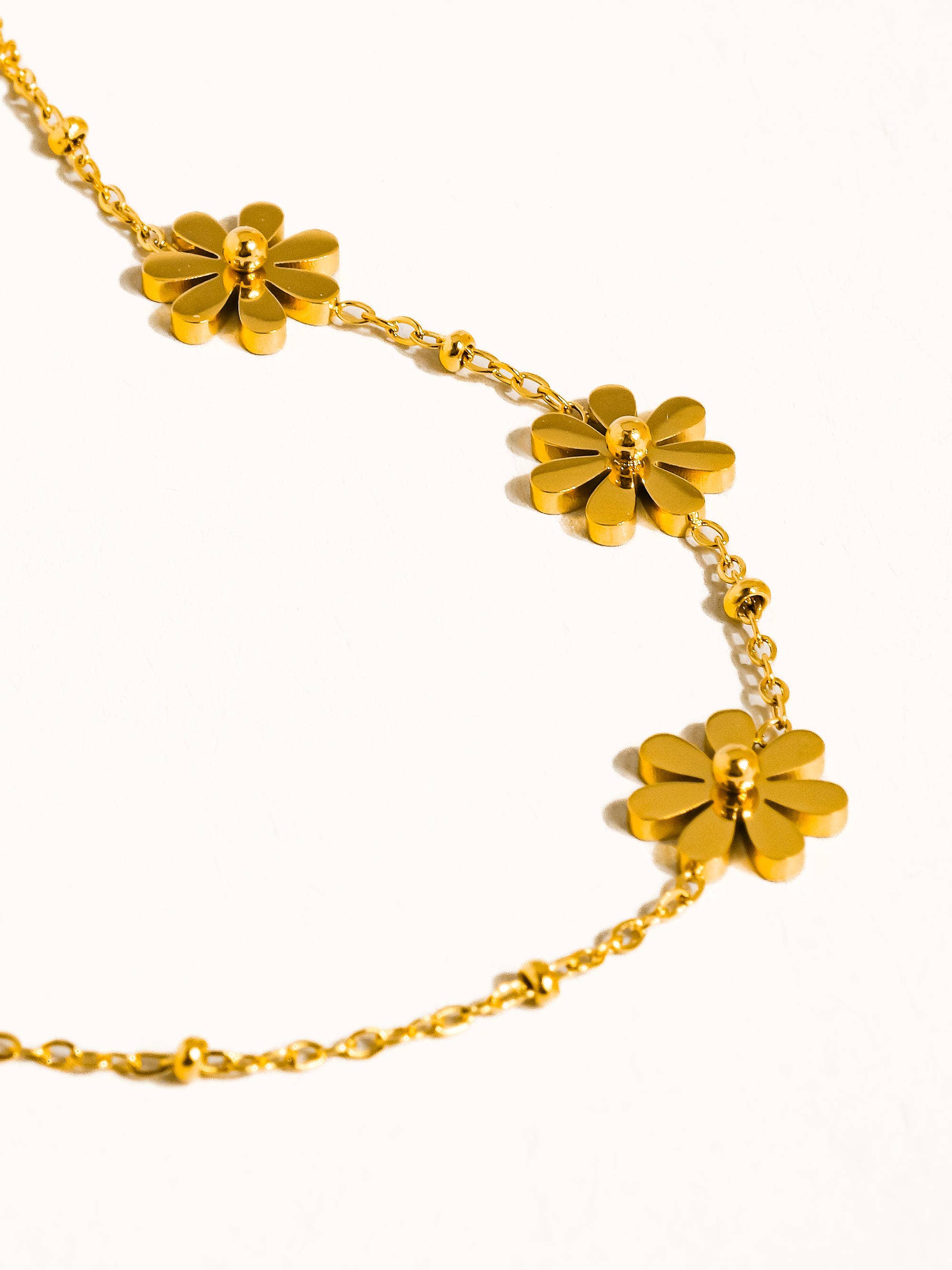 Flanerie Suzette 18K Gold Non-Tarnish Dainty Daisy Necklace