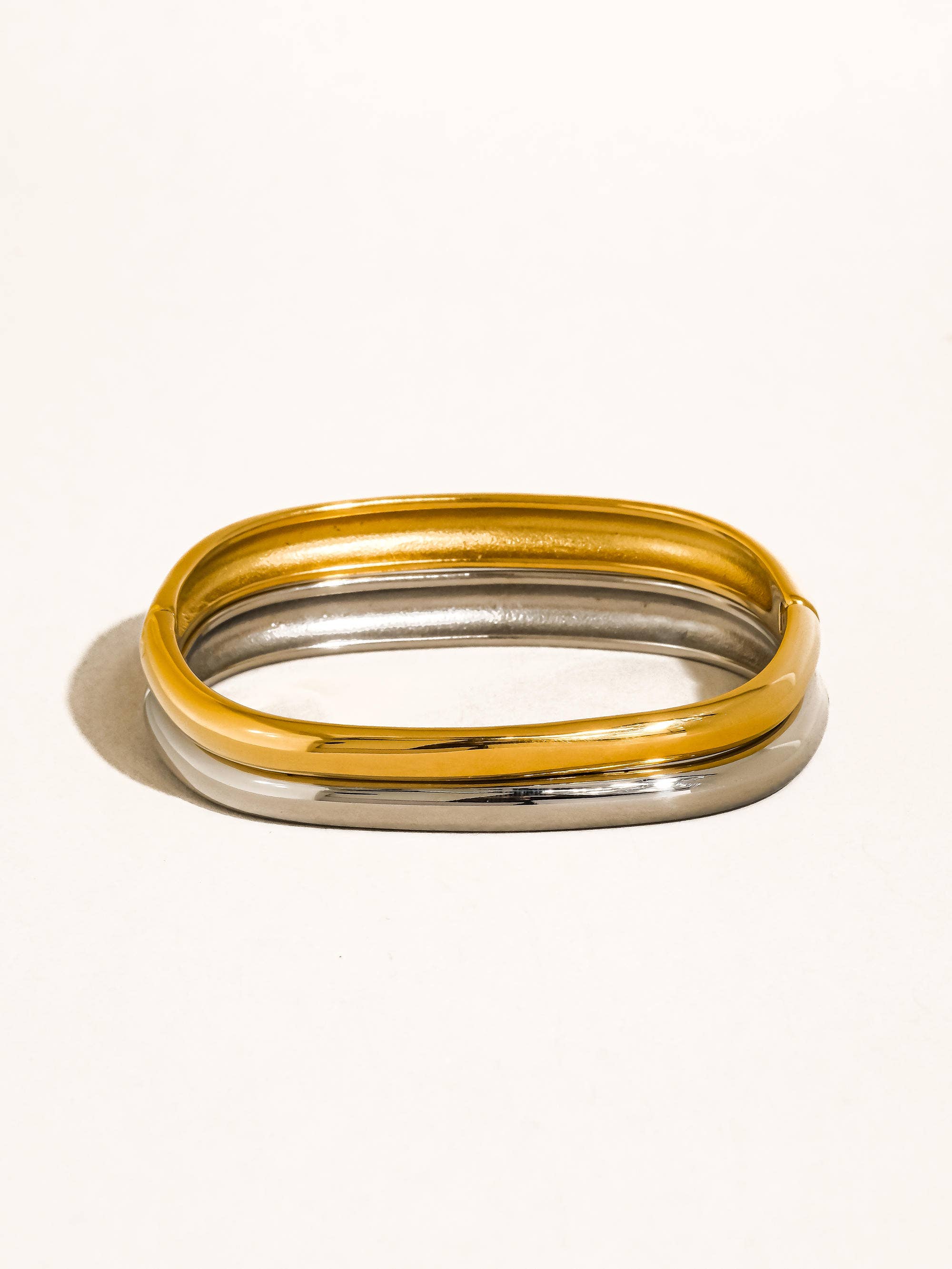 Flânerie Renzi 18K Gold Non-Tarnish Classic Bangle
