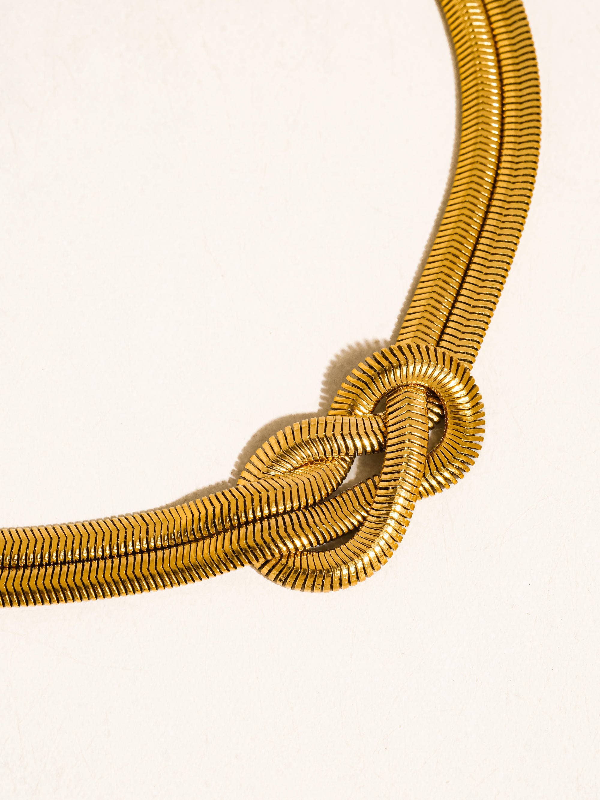 Flânerie Evereign 18K Gold Knot Necklace