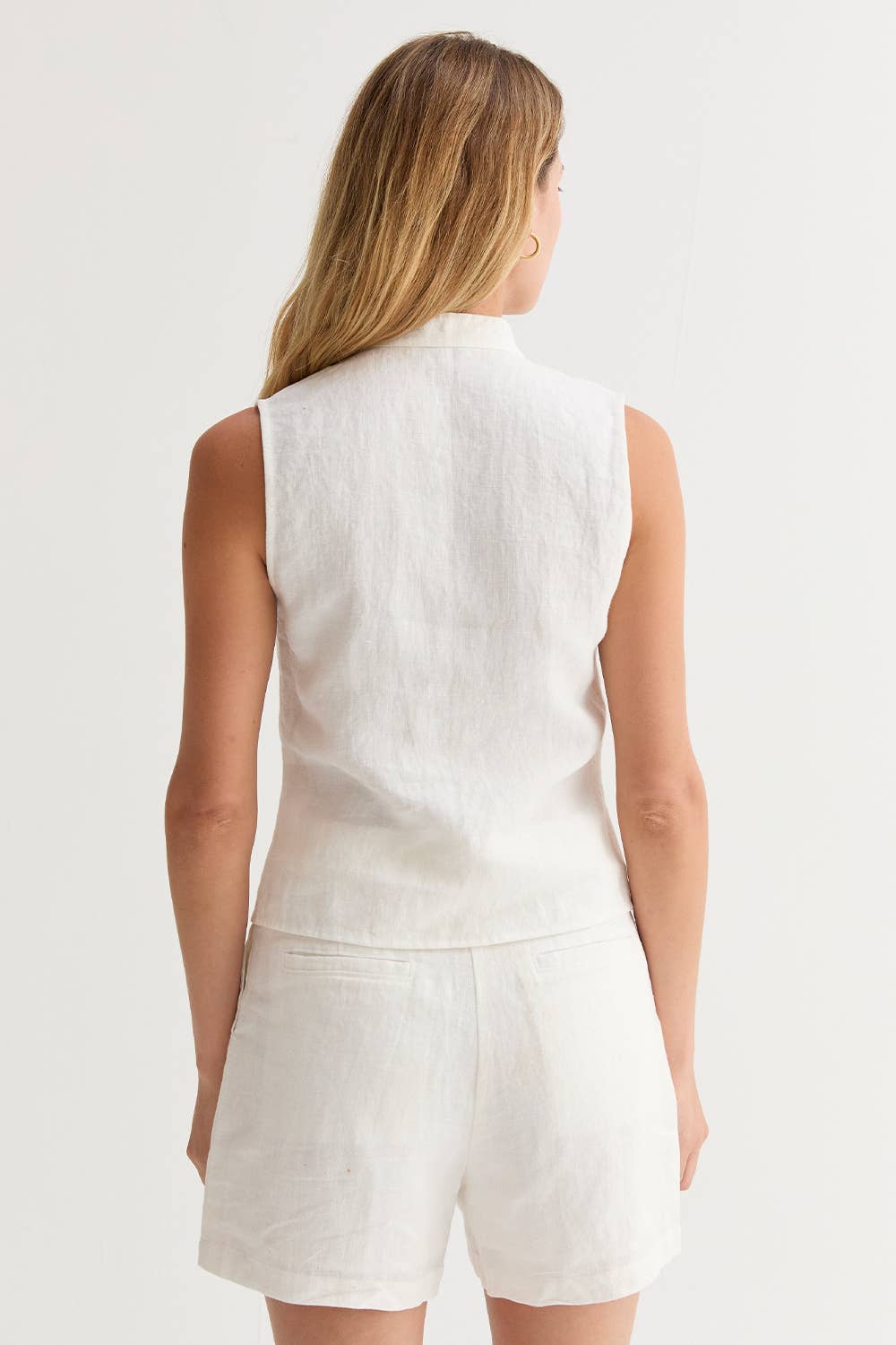 Crescent Jaylin Sleeveless Mandarin Collar Blouse CT9446