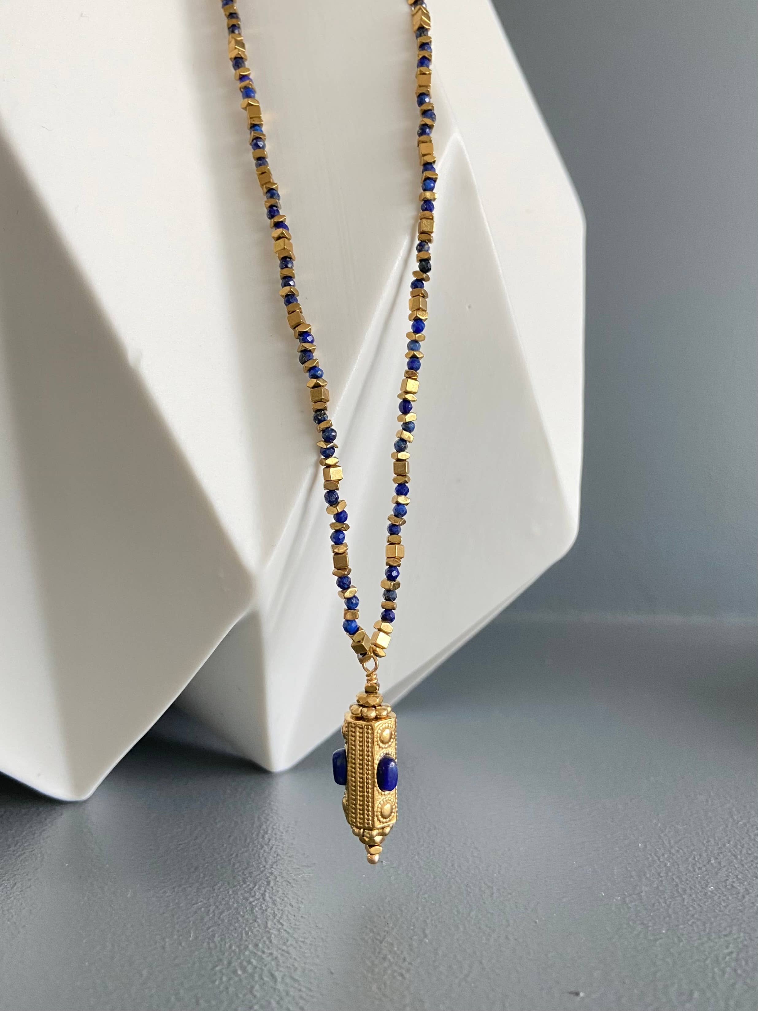 Little Hen Khiva Necklace with Lapis Lazuli Stones N38MAC