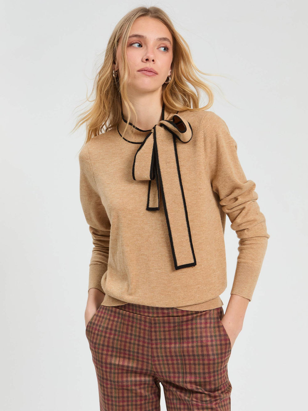 Vilagallo Black and Beige Bow Sweater 33977