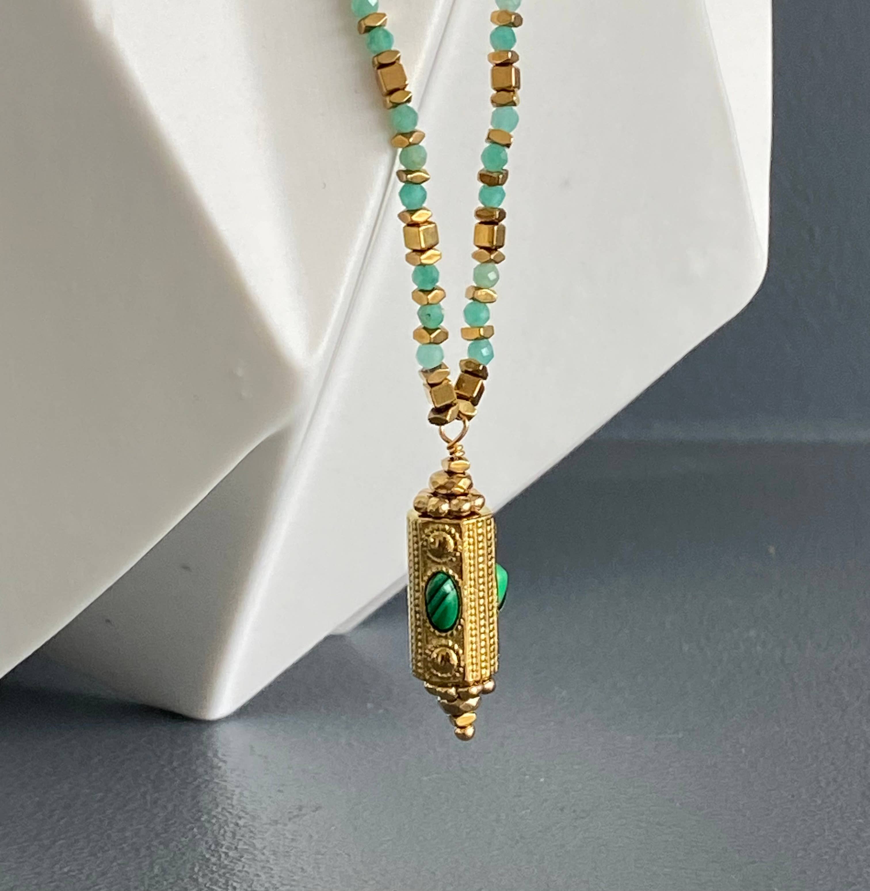 Little Hen Khiva Necklace with Amazonite and Malachite Stones N37MAC