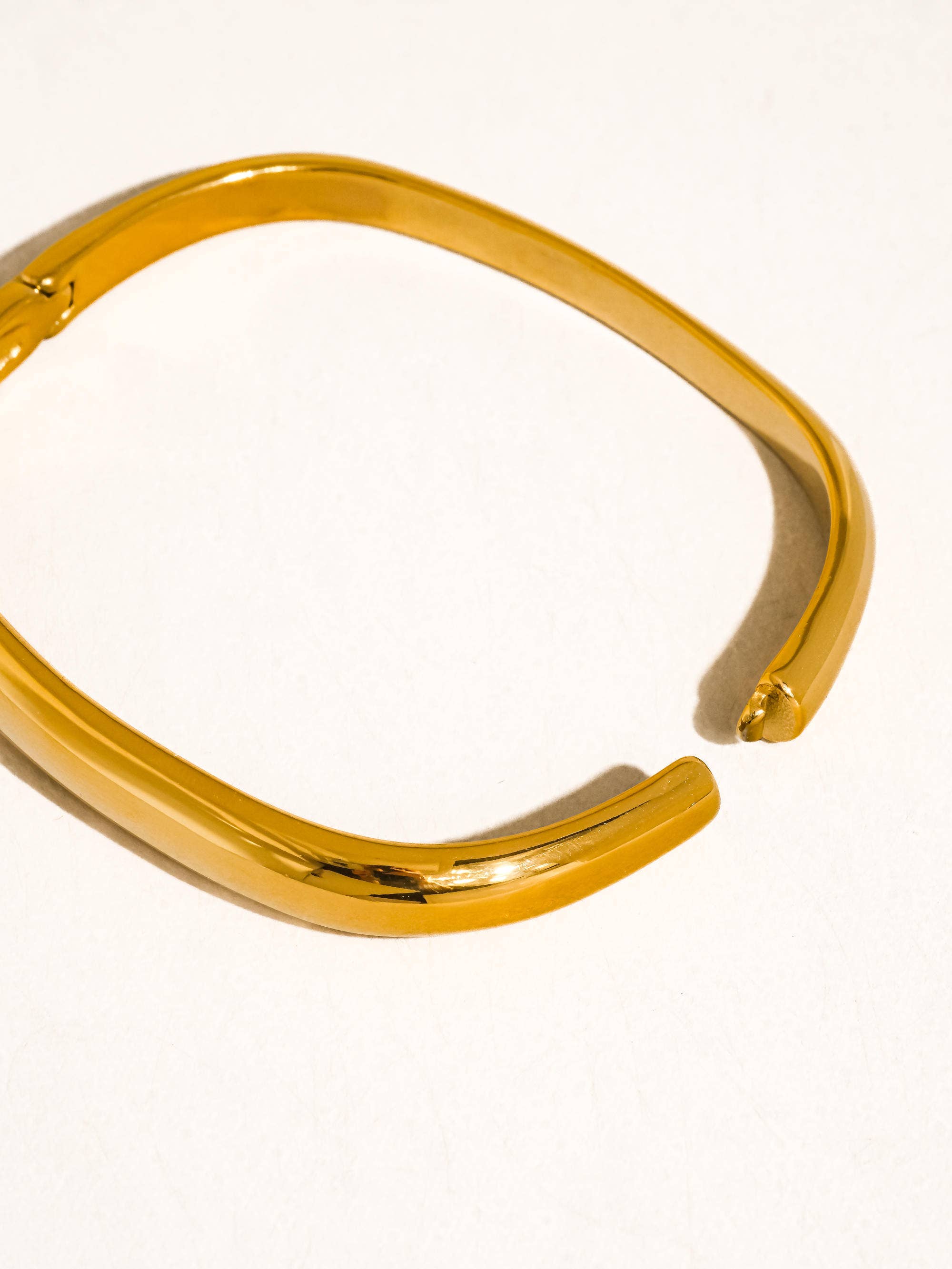 Flânerie Renzi 18K Gold Non-Tarnish Classic Bangle