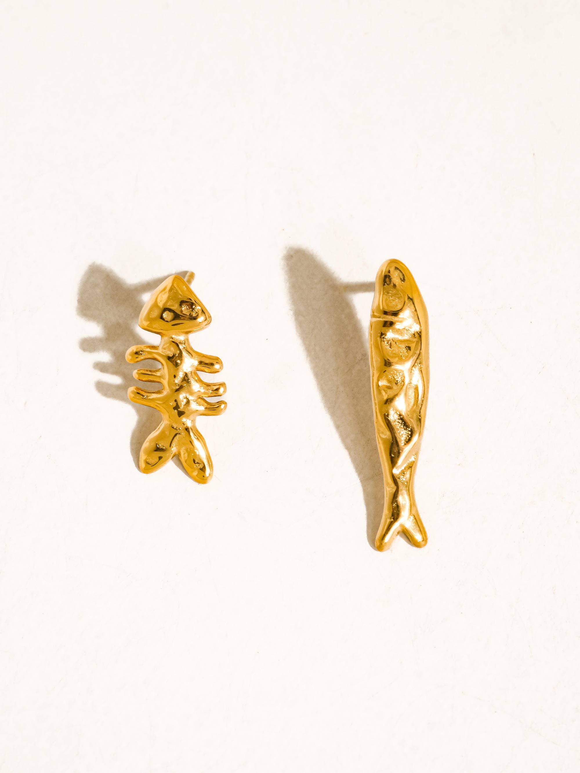 Flânerie Selkie 18K Gold Non-Tarnish Mismatch Fish Stud Earrings