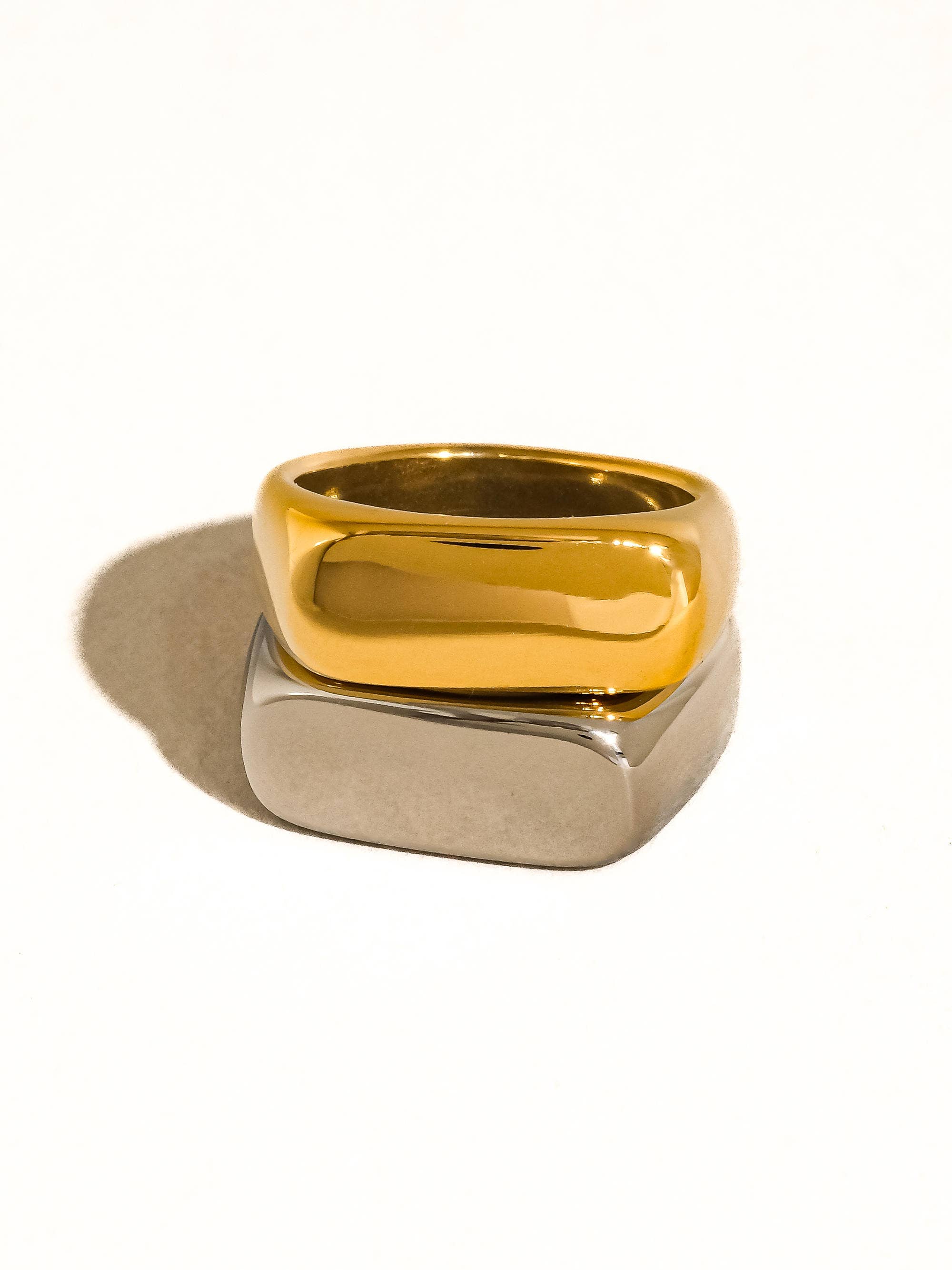 Flanerie Glayce 18K Gold Non-Tarnish Classic Signet Ring