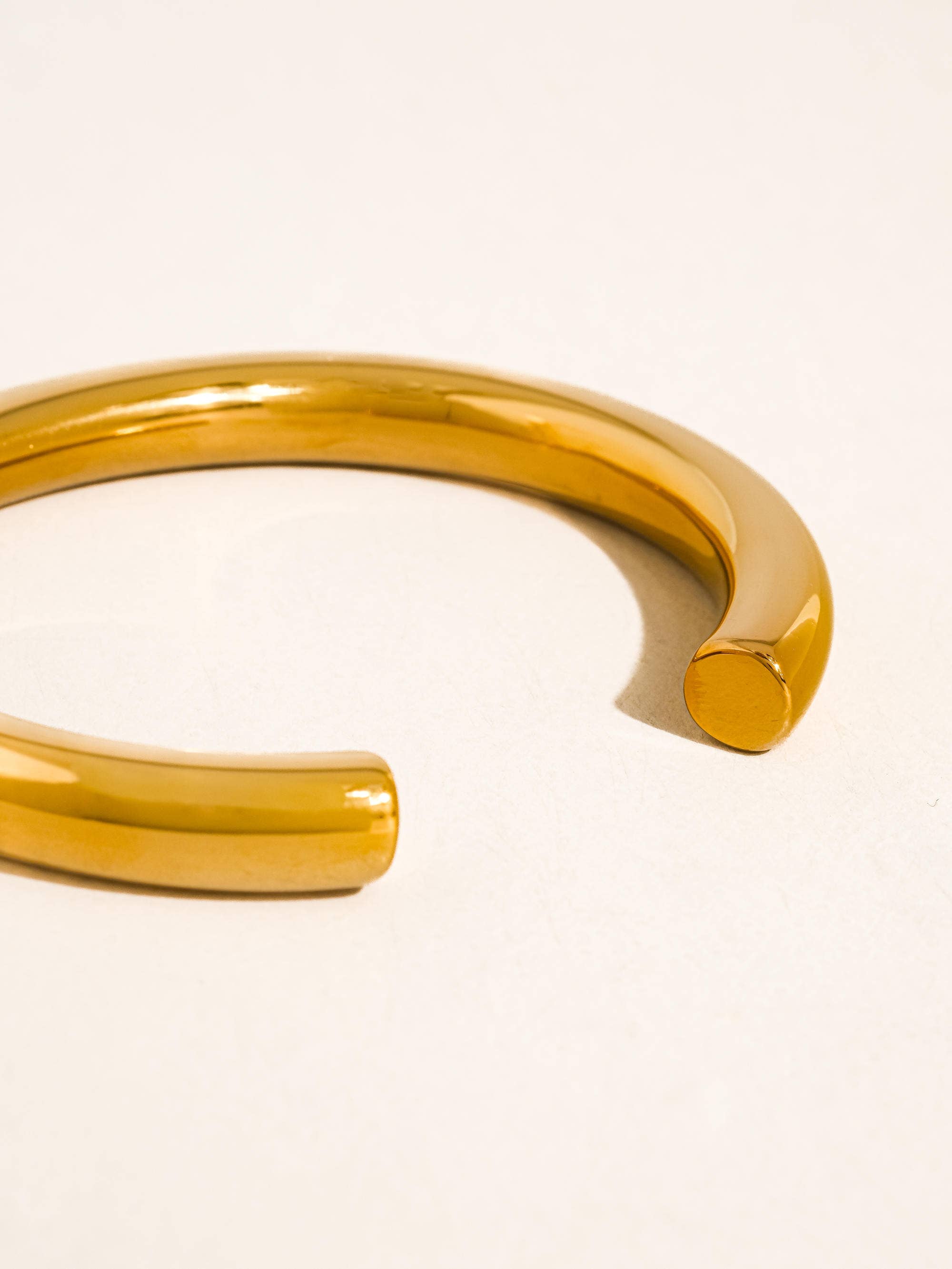 Flânerie Roussel 18K Gold Non-Tarnish Classic Cuff Bangle
