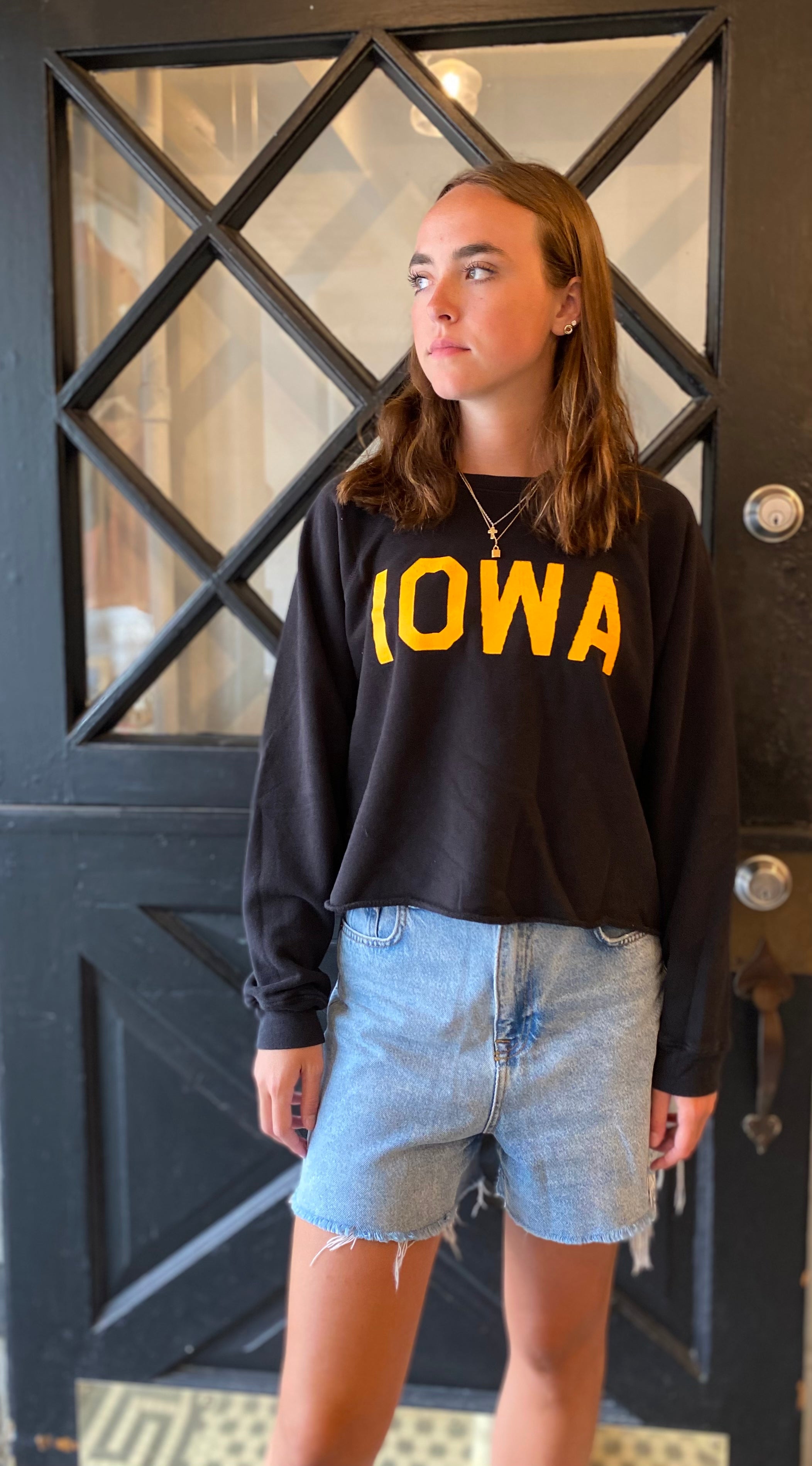 Retro Brand Vintage Iowa Sliced Hem Sweatshirt Vintage Black