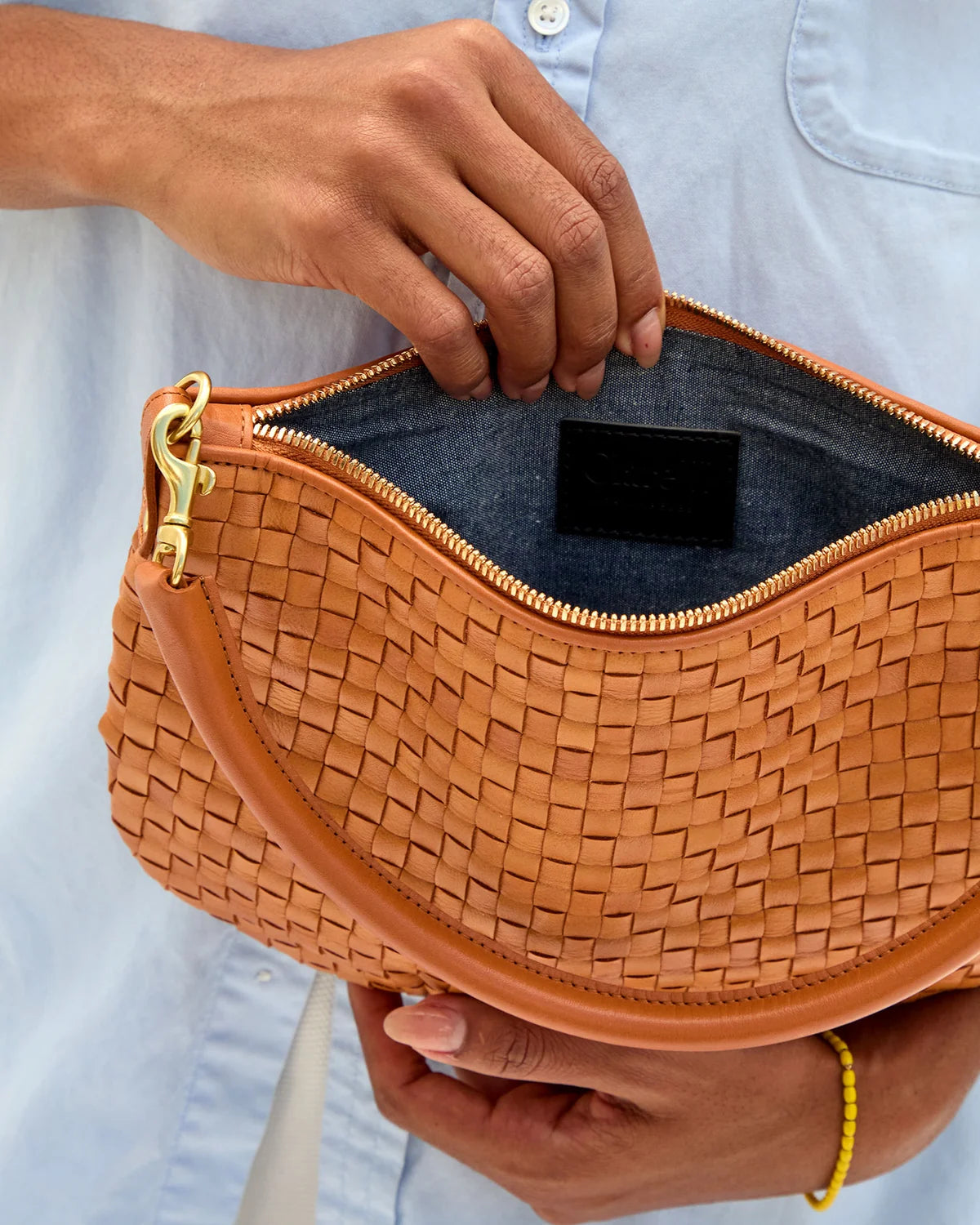 Clare V. Petit Moyen Messenger 100041