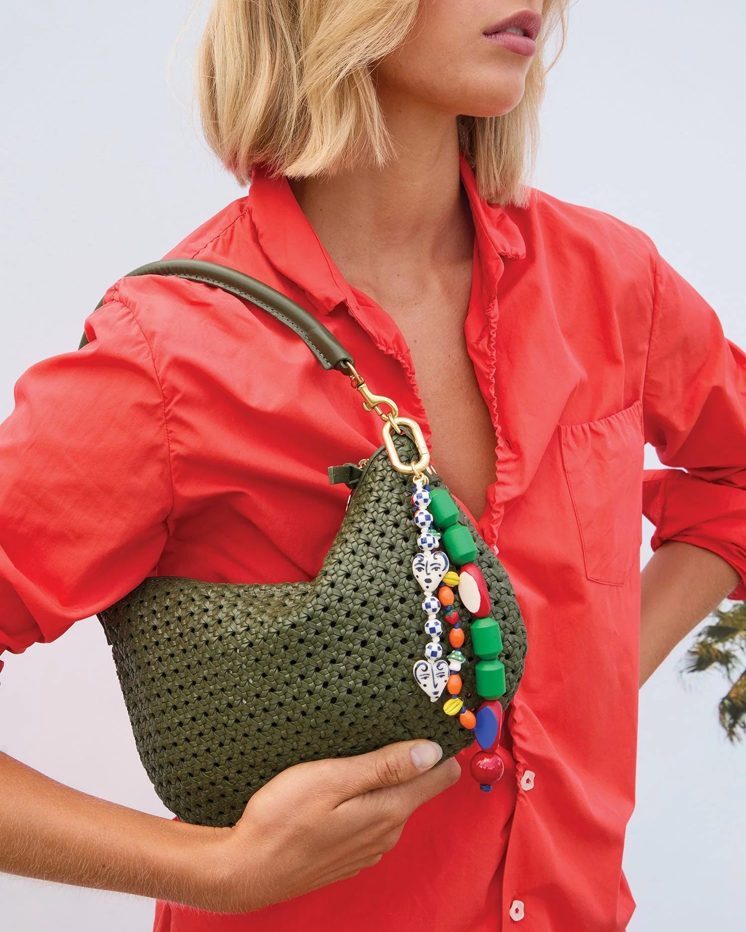 Clare V. Petit Moyen Messenger Rattan Army HB-CB-MB-100030