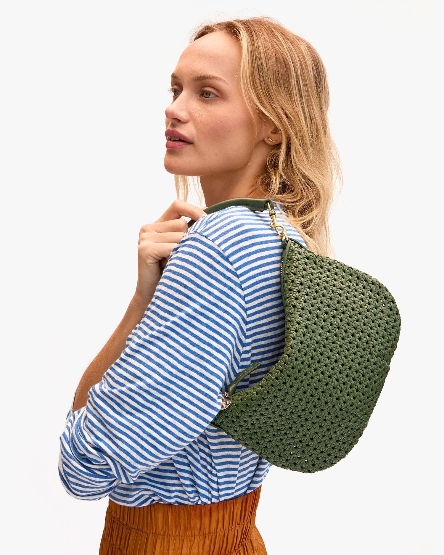 Clare V. Petit Moyen Messenger Rattan Army HB-CB-MB-100030