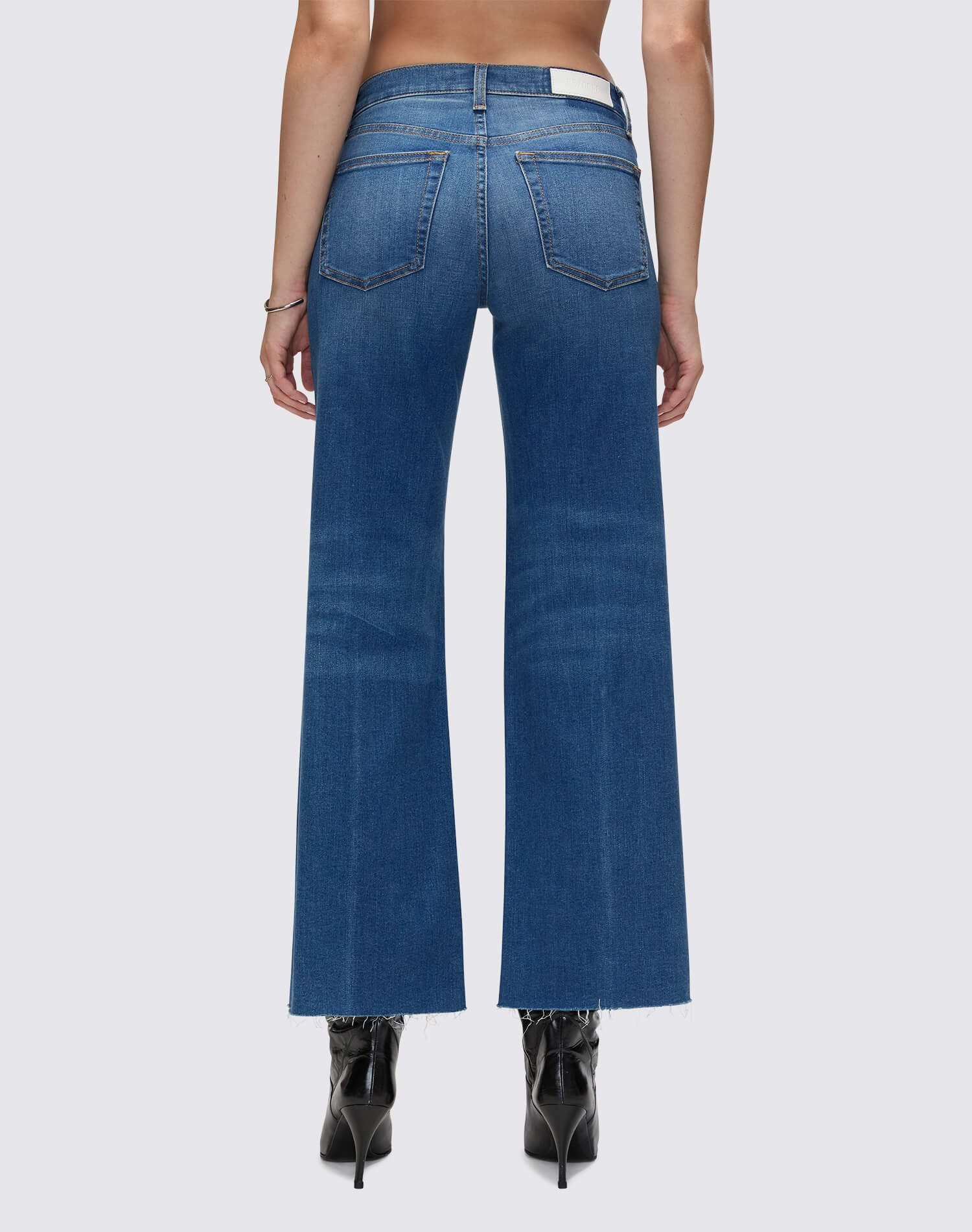 RE/DONE Mid Rise Comfort Stretch Wide Leg Crop 150-03WMRWDLC