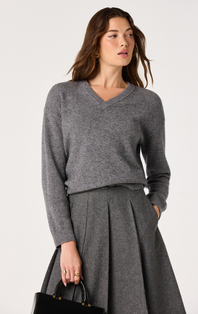 ASTR Bowie Heather V-Neck Sweater