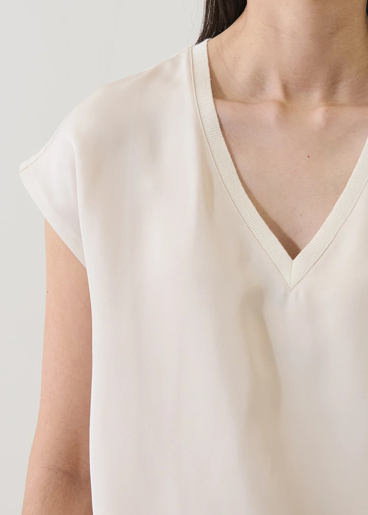 Patrick Assaraf Silk V Neck Dolman Sleeve Tee W47V09B