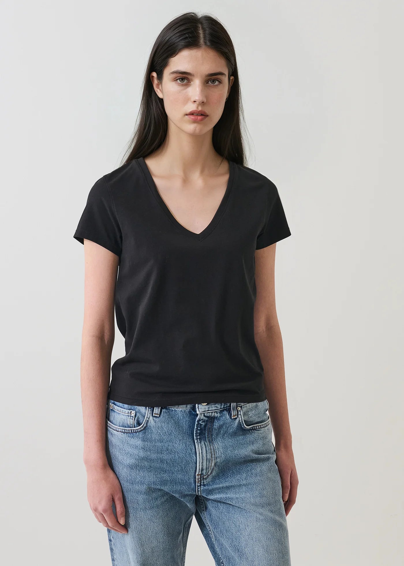 Patrick Assaraf Iconic Pima Stretch Fitted V Neck W95V02