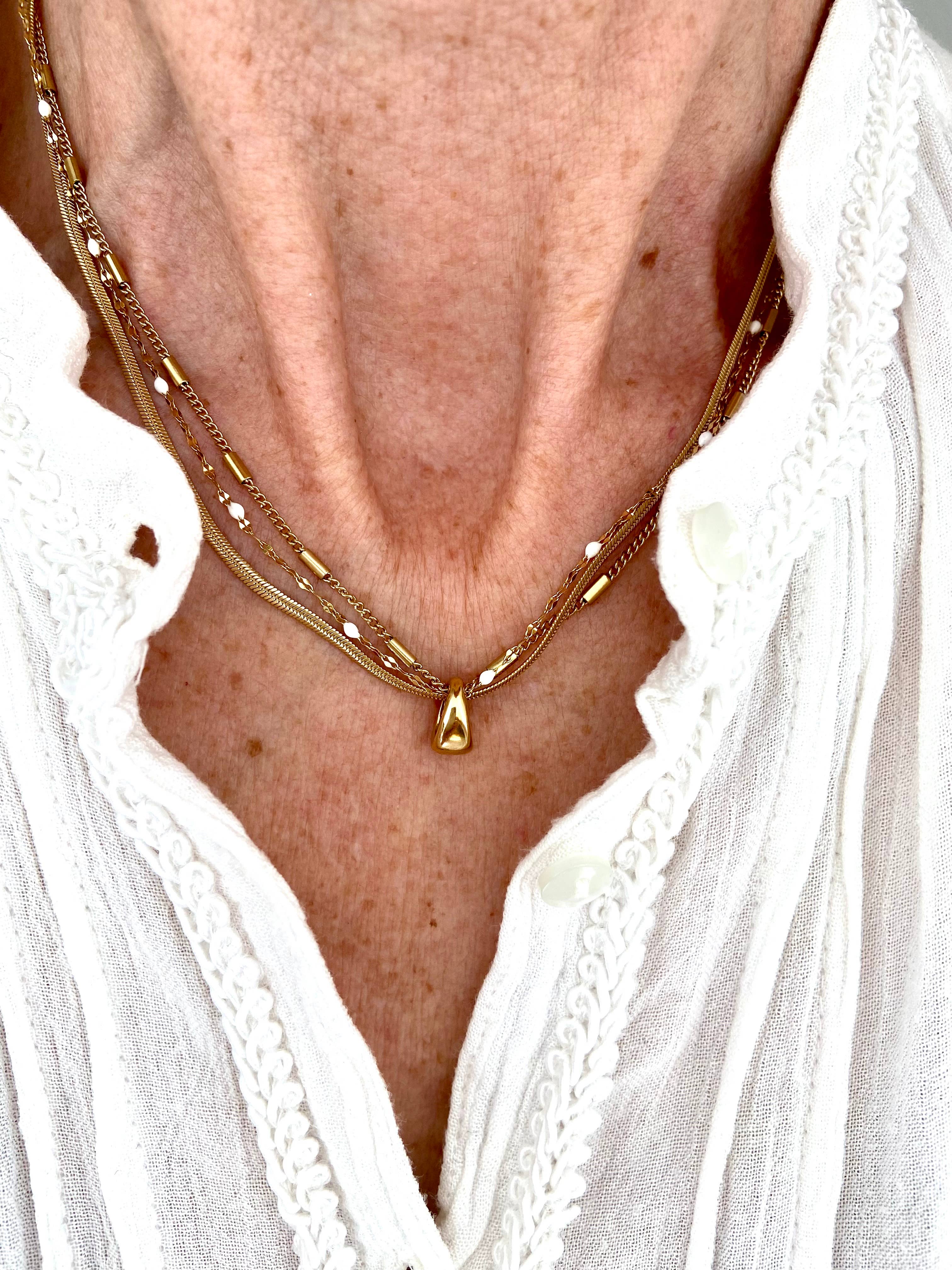 Little Hen Sally necklace N61MAC