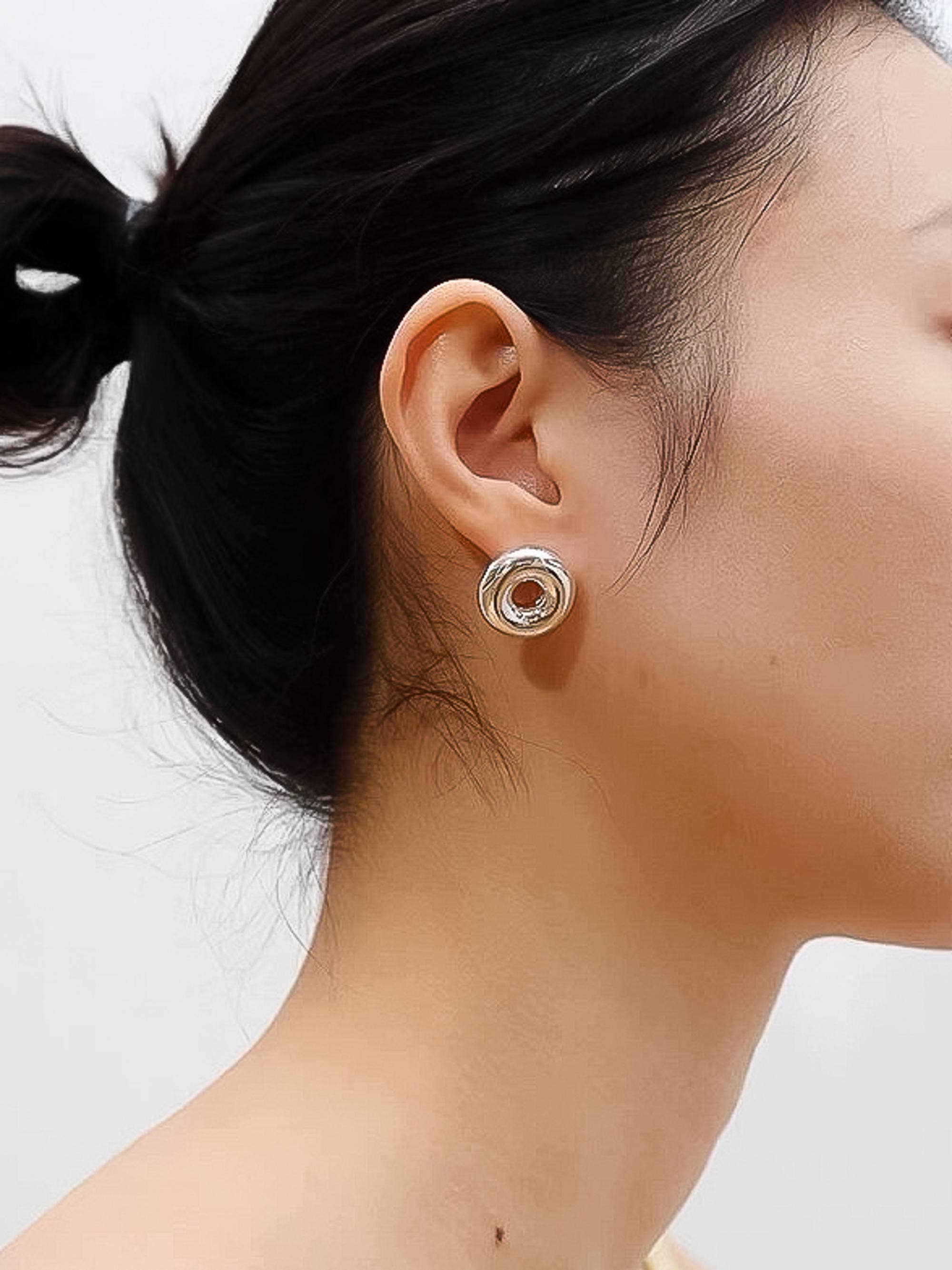 Flânerie Norma Silver And Red Retro Hollow Stud Earrings