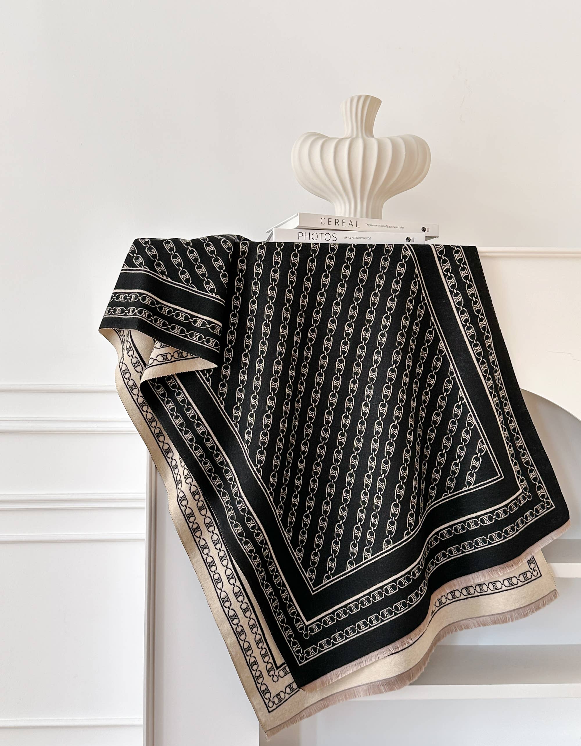 Winding River Black / White Equine Chain Reversible Wrap