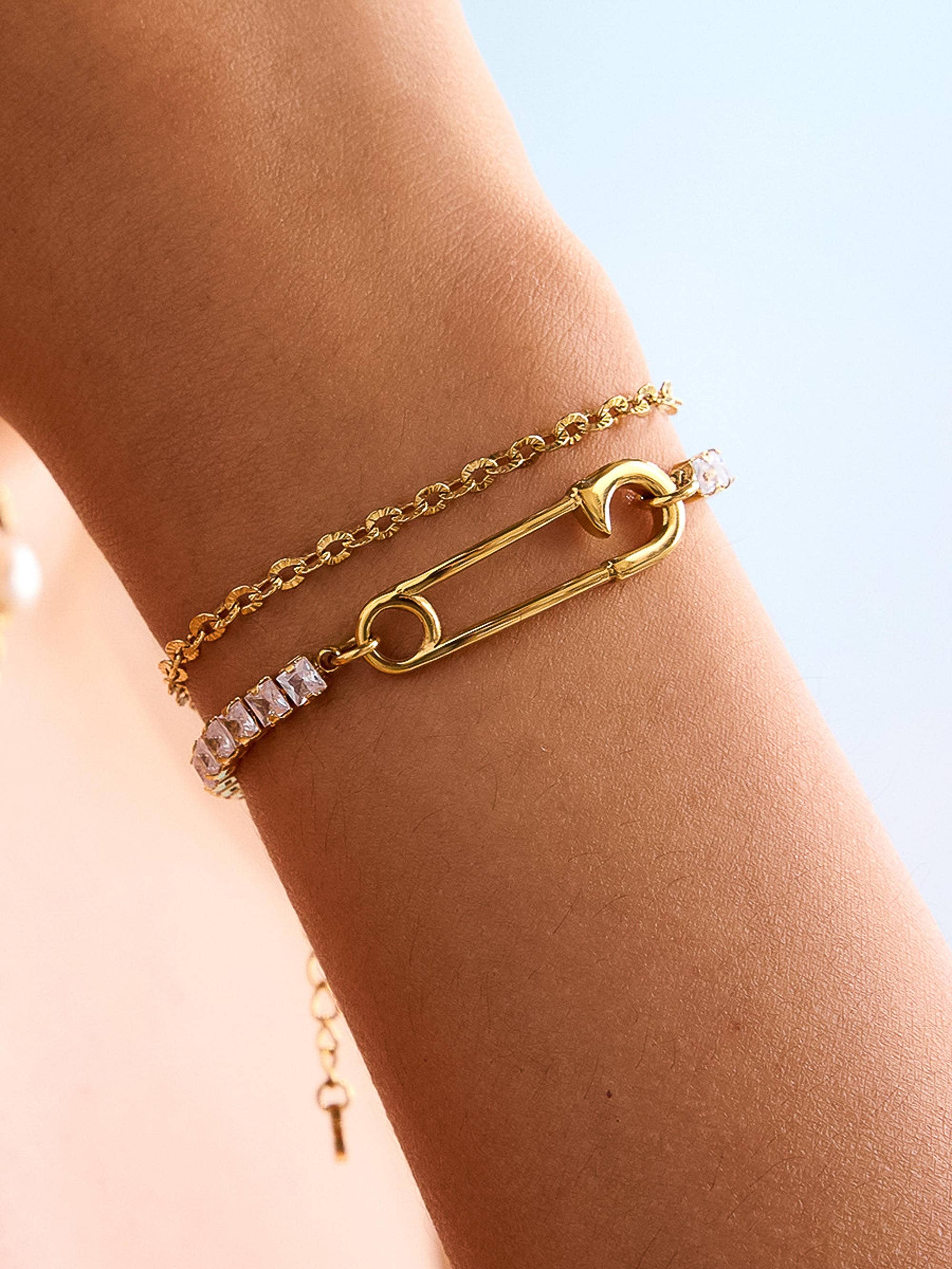 Flanerie Acier 18K Gold Non-Tarnish Glam Rhinestone Clip Bracelet