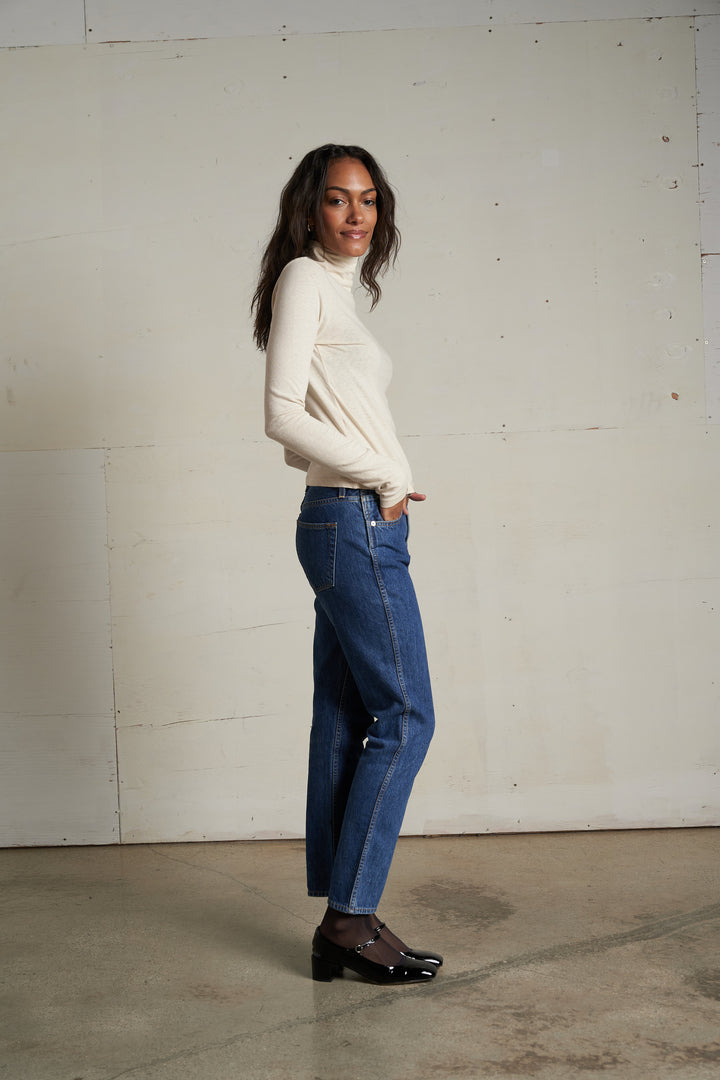 Perfect White Tee Cindy Recycled Cotton Turtleneck