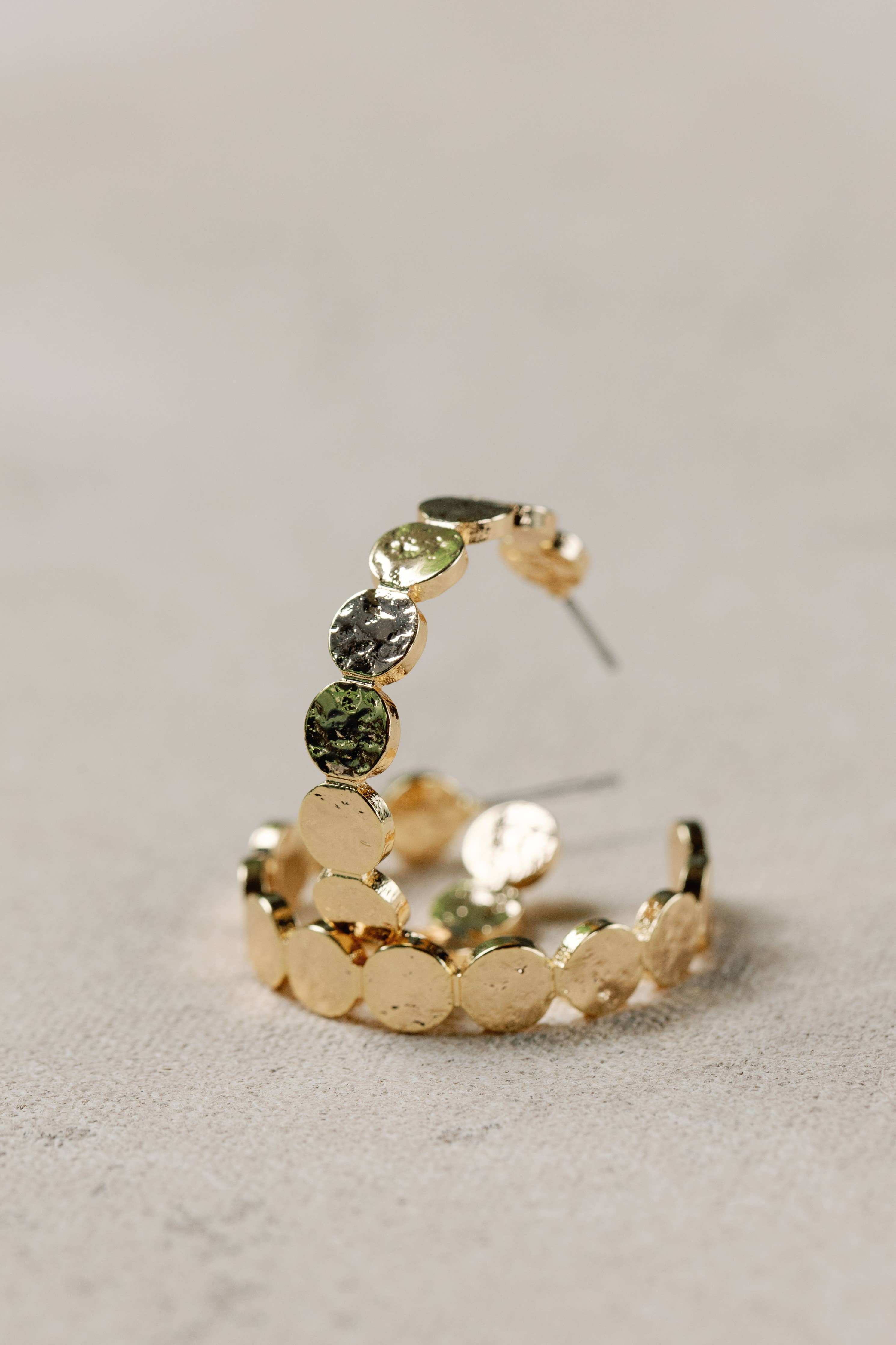 St Armands 1 Inch Hammered Gold Scalloped Hoop Earrings