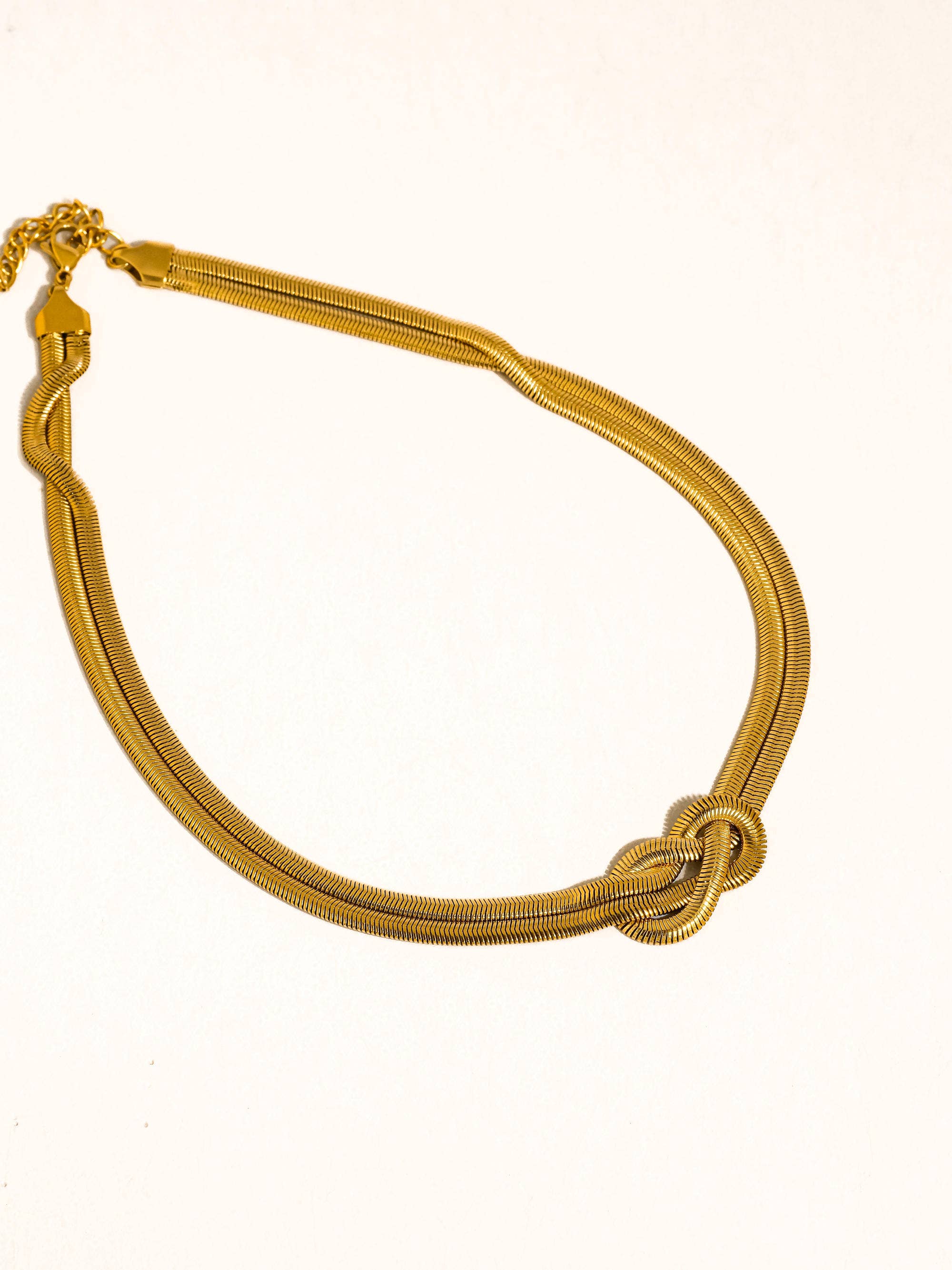 Flânerie Evereign 18K Gold Knot Necklace