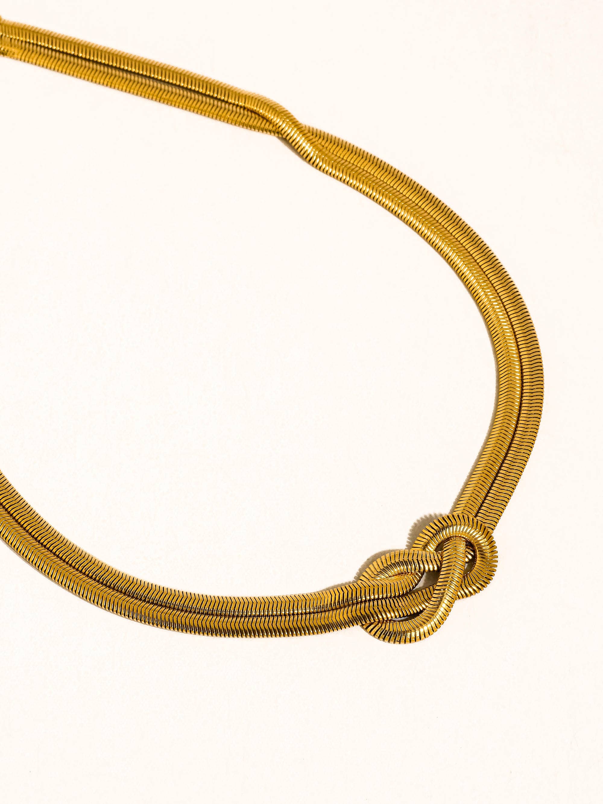 Flânerie Evereign 18K Gold Knot Necklace