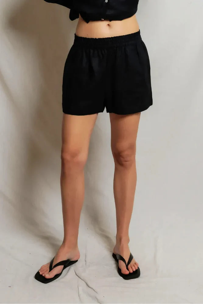 Perfect White Tee Malin Shorts