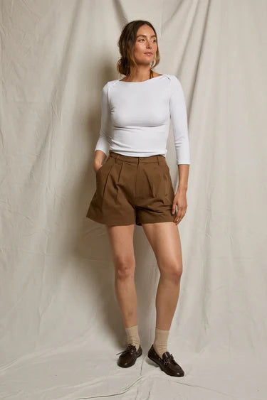 Perfect White Tee Mei Double Pleated Short