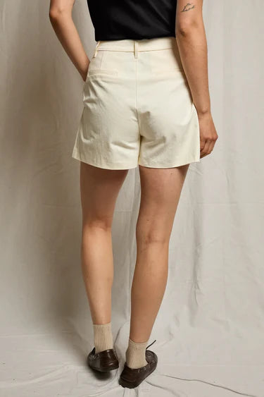 Perfect White Tee Mei Double Pleated Short