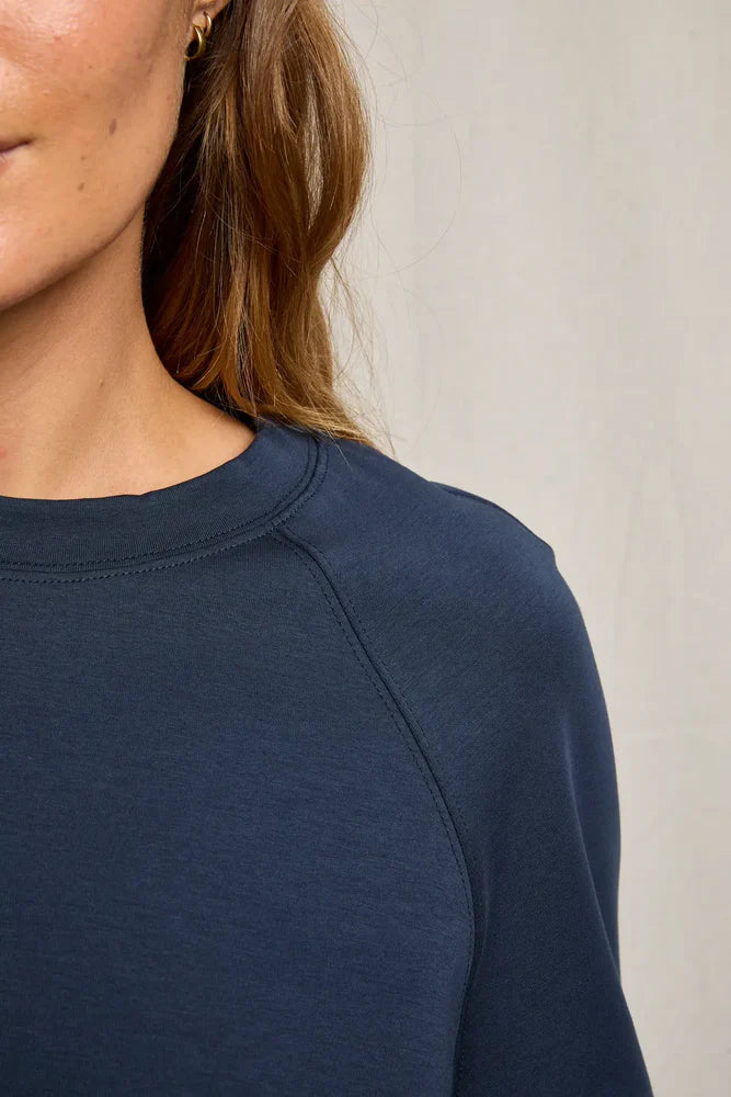 Perfect White Tee Nell Raglan Sweatshirt