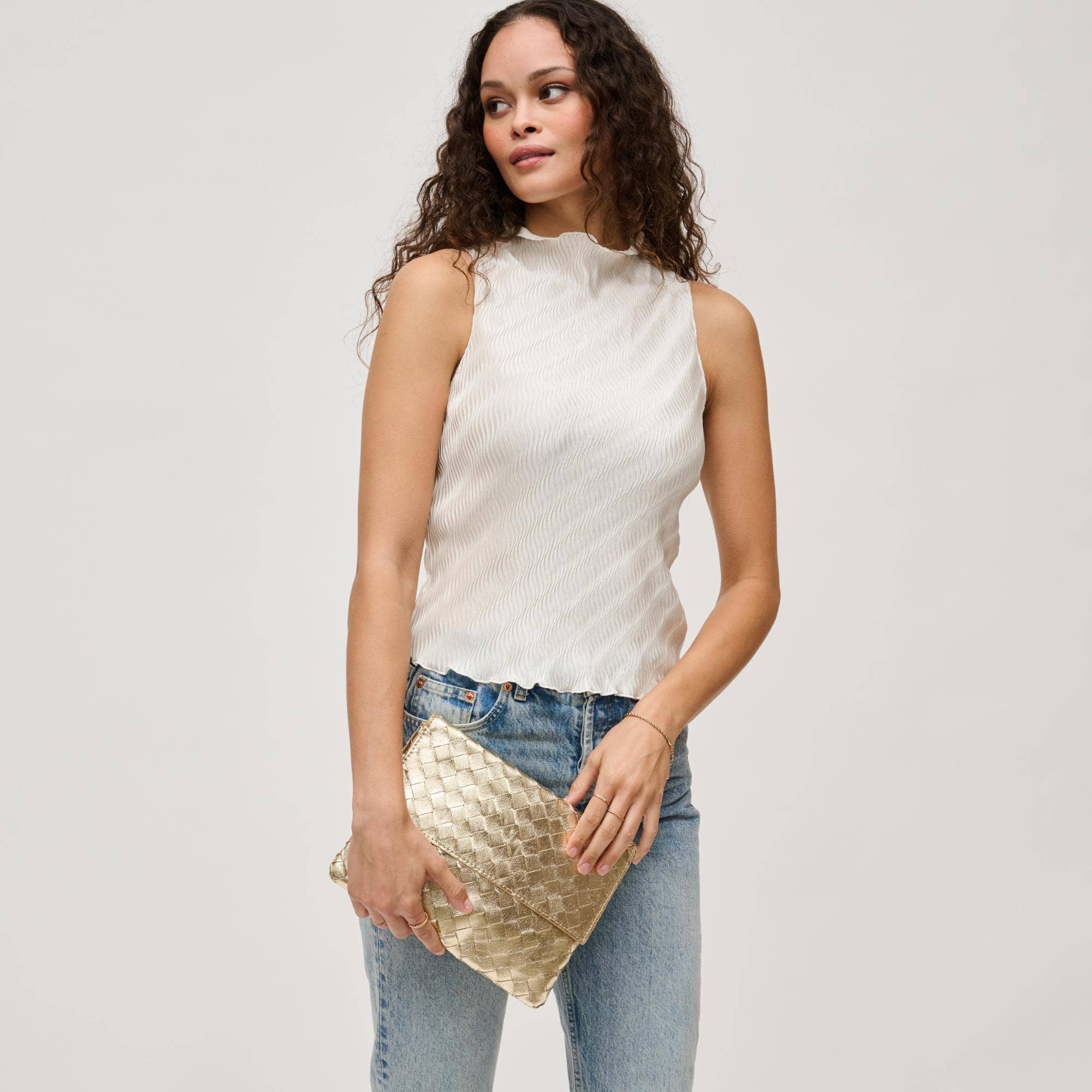 Urban Expressions Ivy Woven Clutch