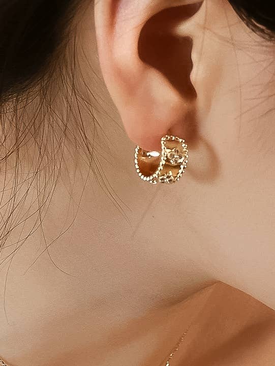 Flanerie Ismaël 18K Gold Vintage Floral Hoop Earring