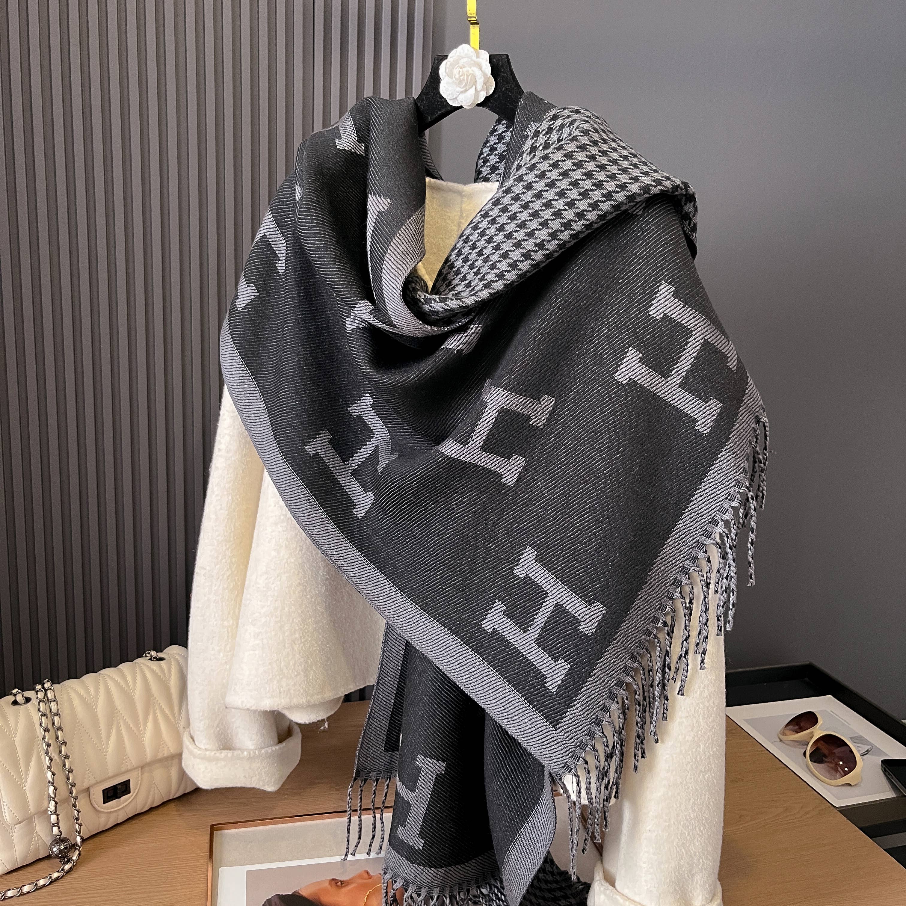 Thames Collection Black / Gray Houndstooth Reversible Wrap