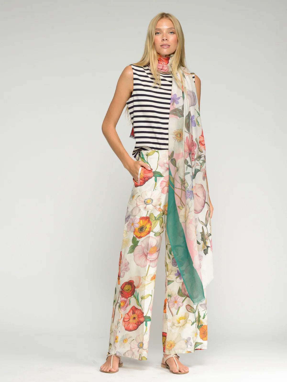 Vilagallo Multicolor Floral Print Trousers 33450