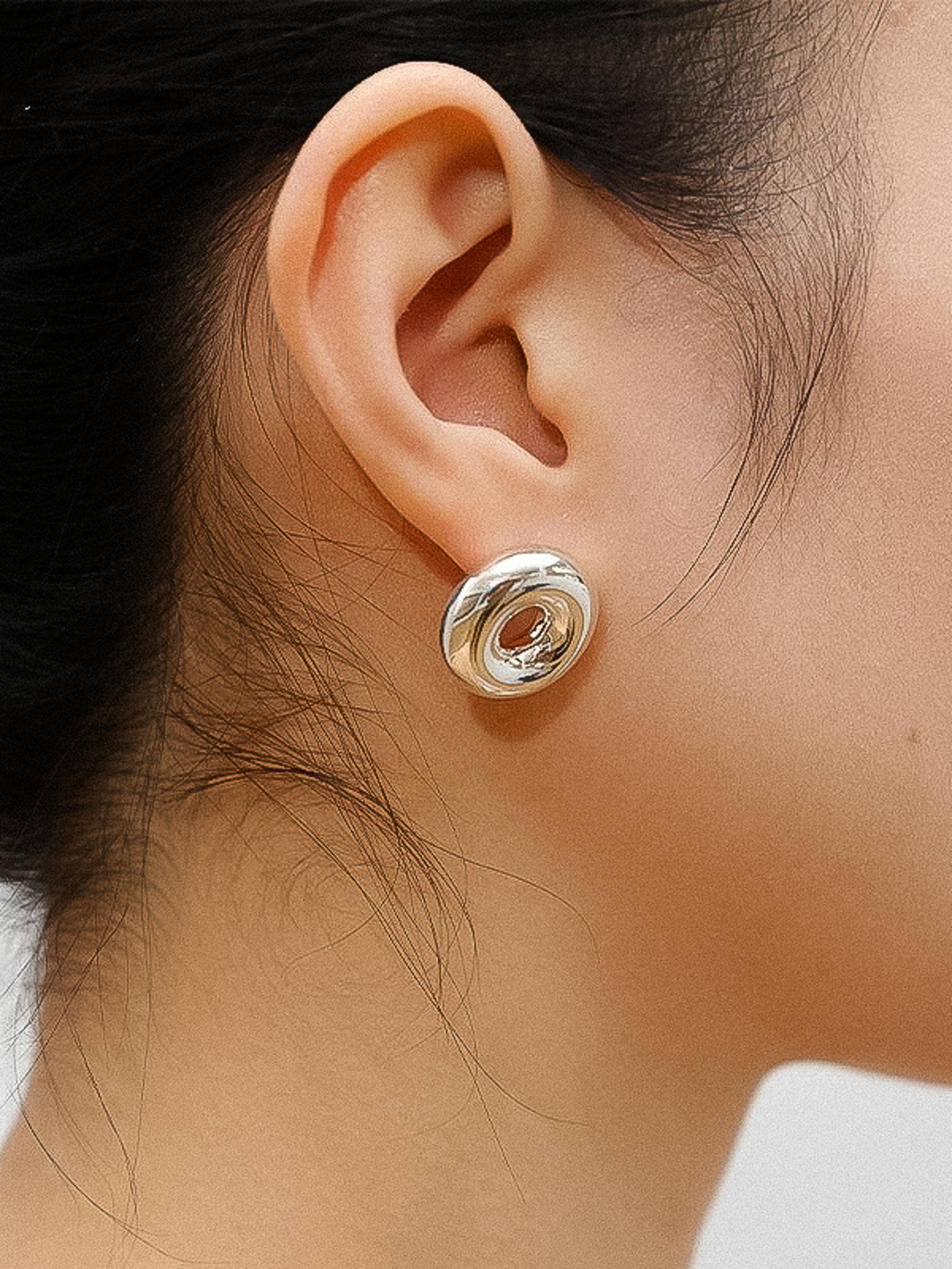 Flânerie Norma Silver And Red Retro Hollow Stud Earrings