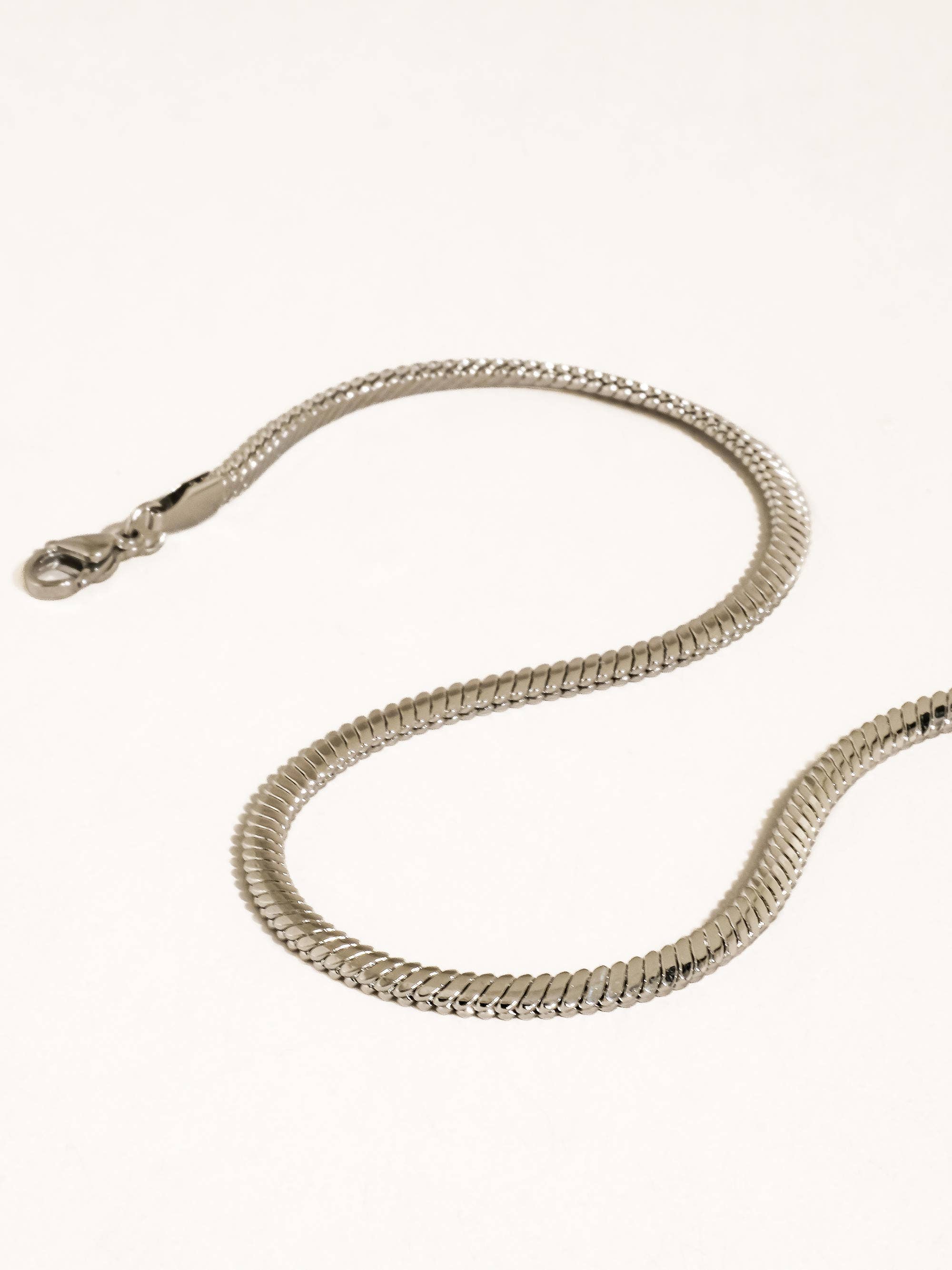 Flânerie Papillon 18K Gold Classic Snake Chain Necklace