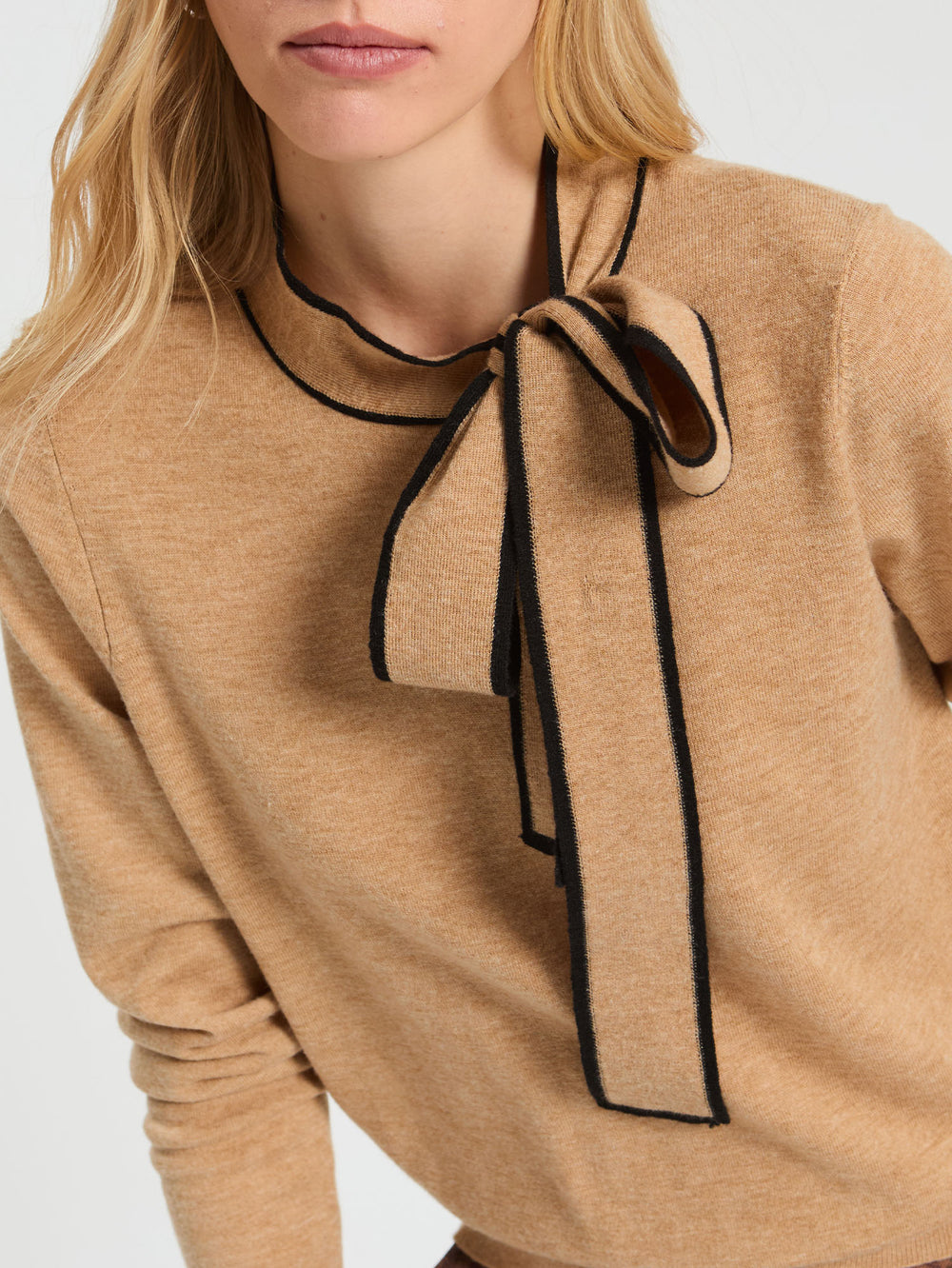 Vilagallo Black and Beige Bow Sweater 33977