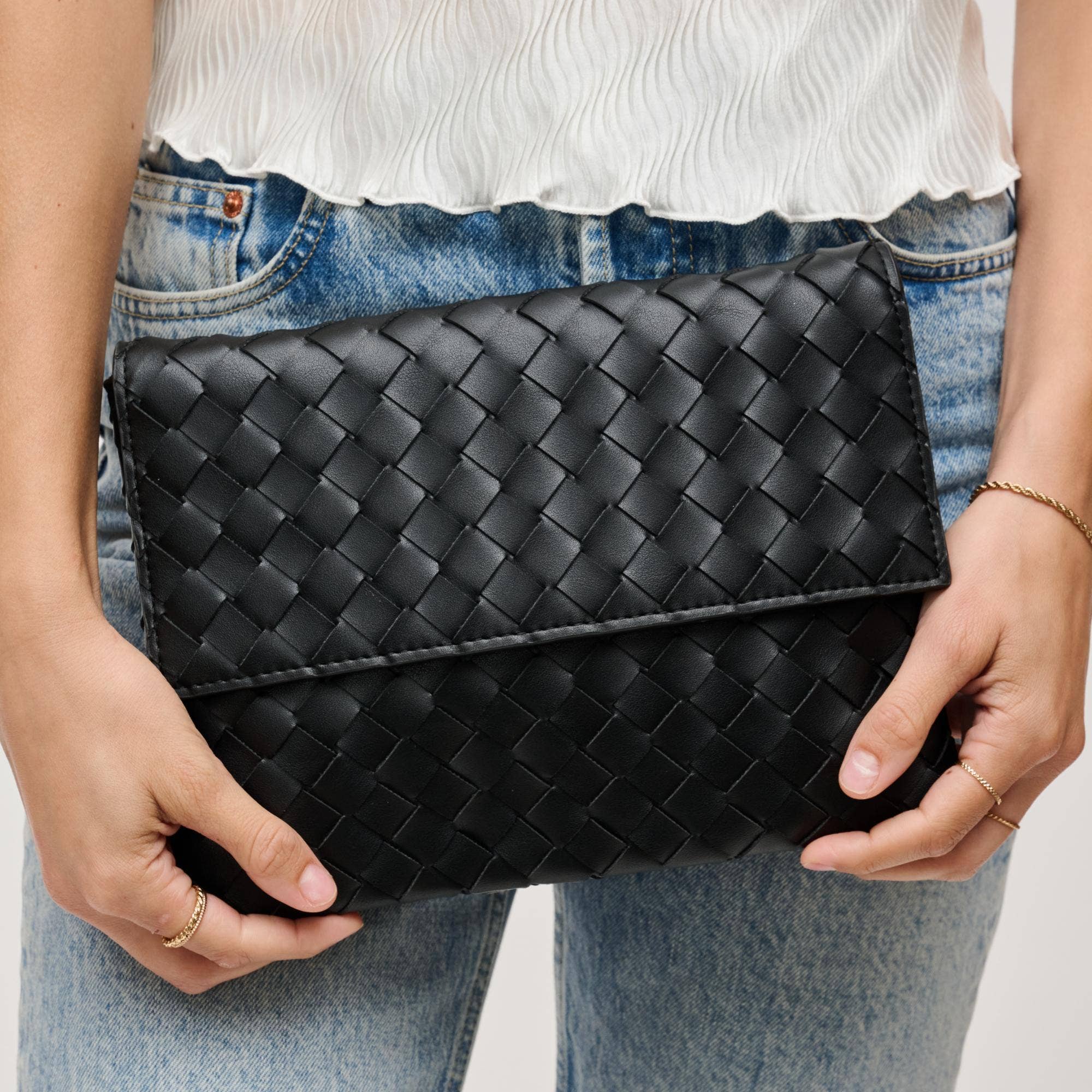 Urban Expressions Ivy Woven Clutch