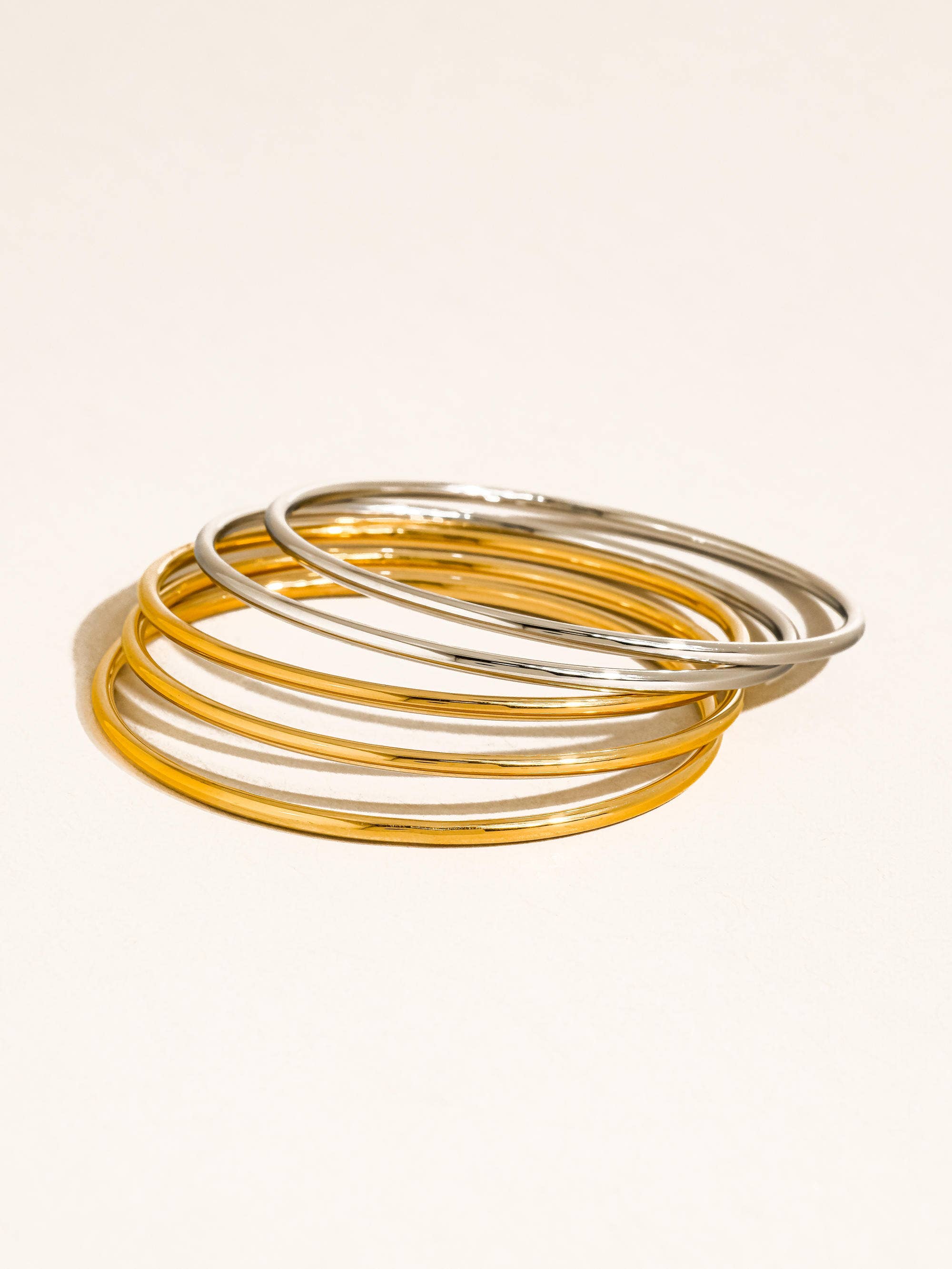 Flânerie Olyss 18K Gold Classic Thin Bangle Set