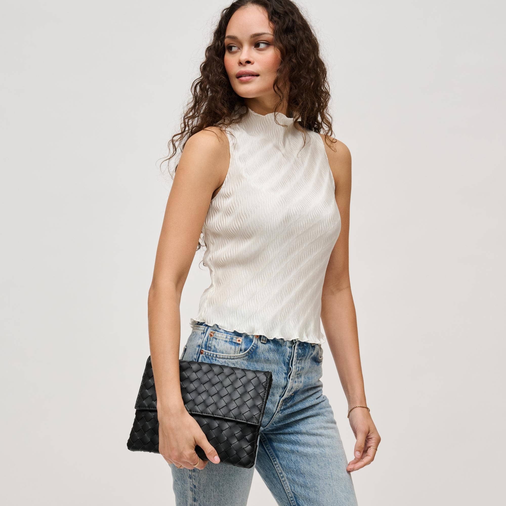 Urban Expressions Ivy Woven Clutch