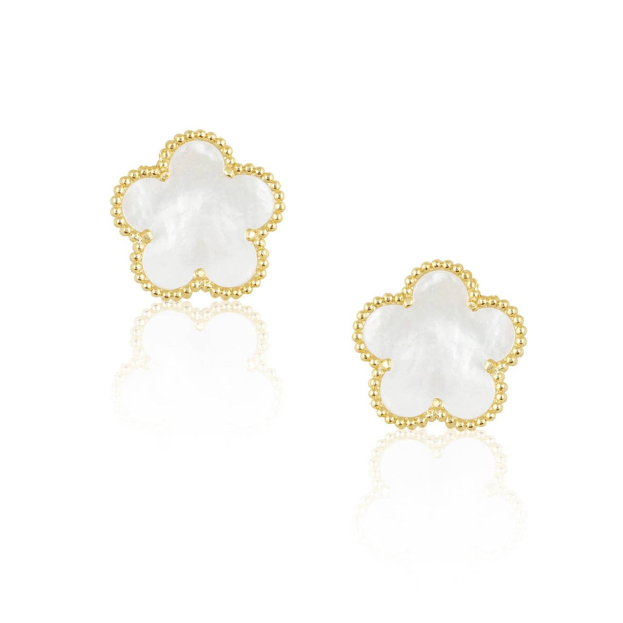Sahira Adeline 20 mm Clover Earrings in Mother of Pearl