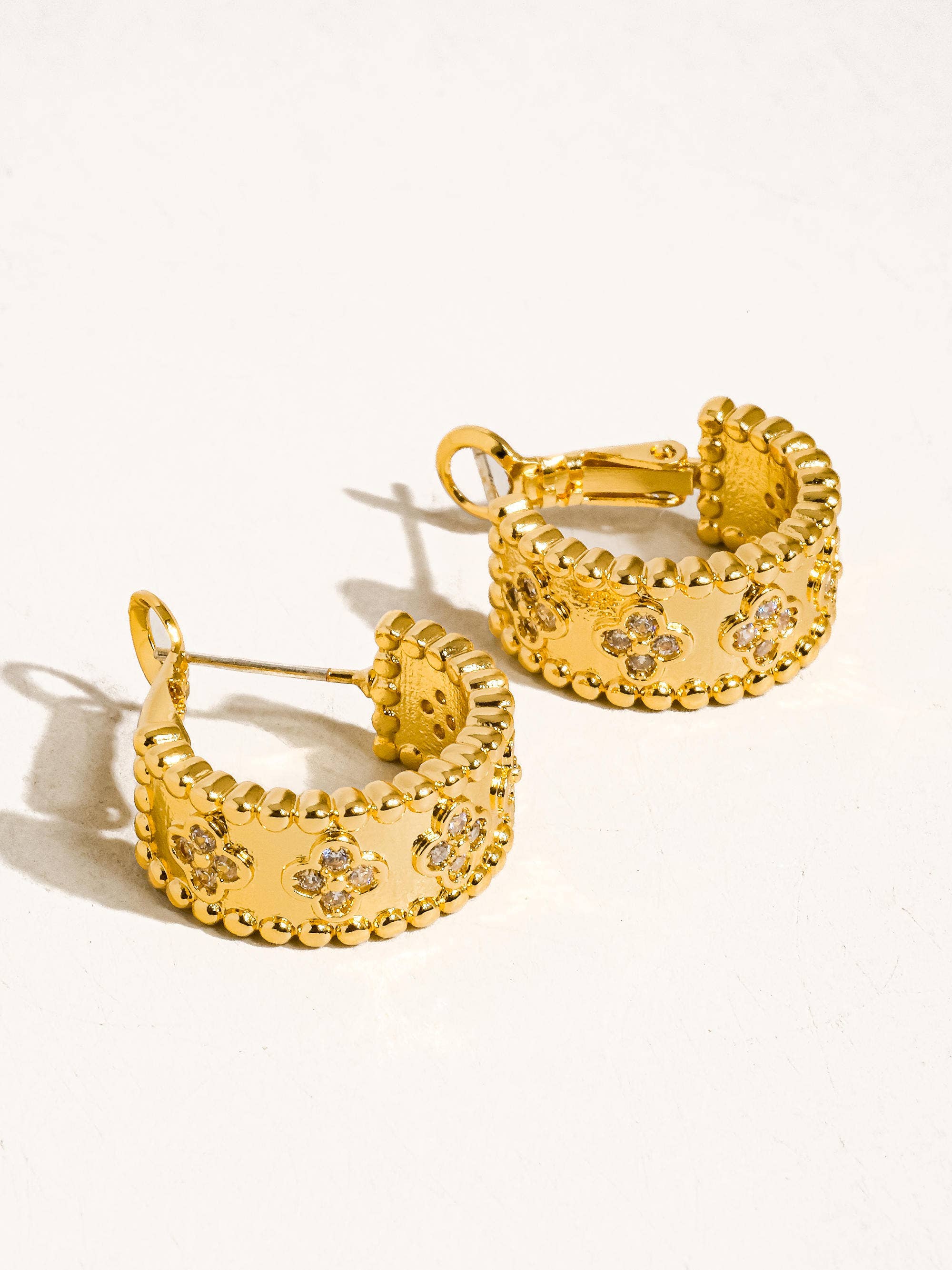 Flanerie Ismaël 18K Gold Vintage Floral Hoop Earring