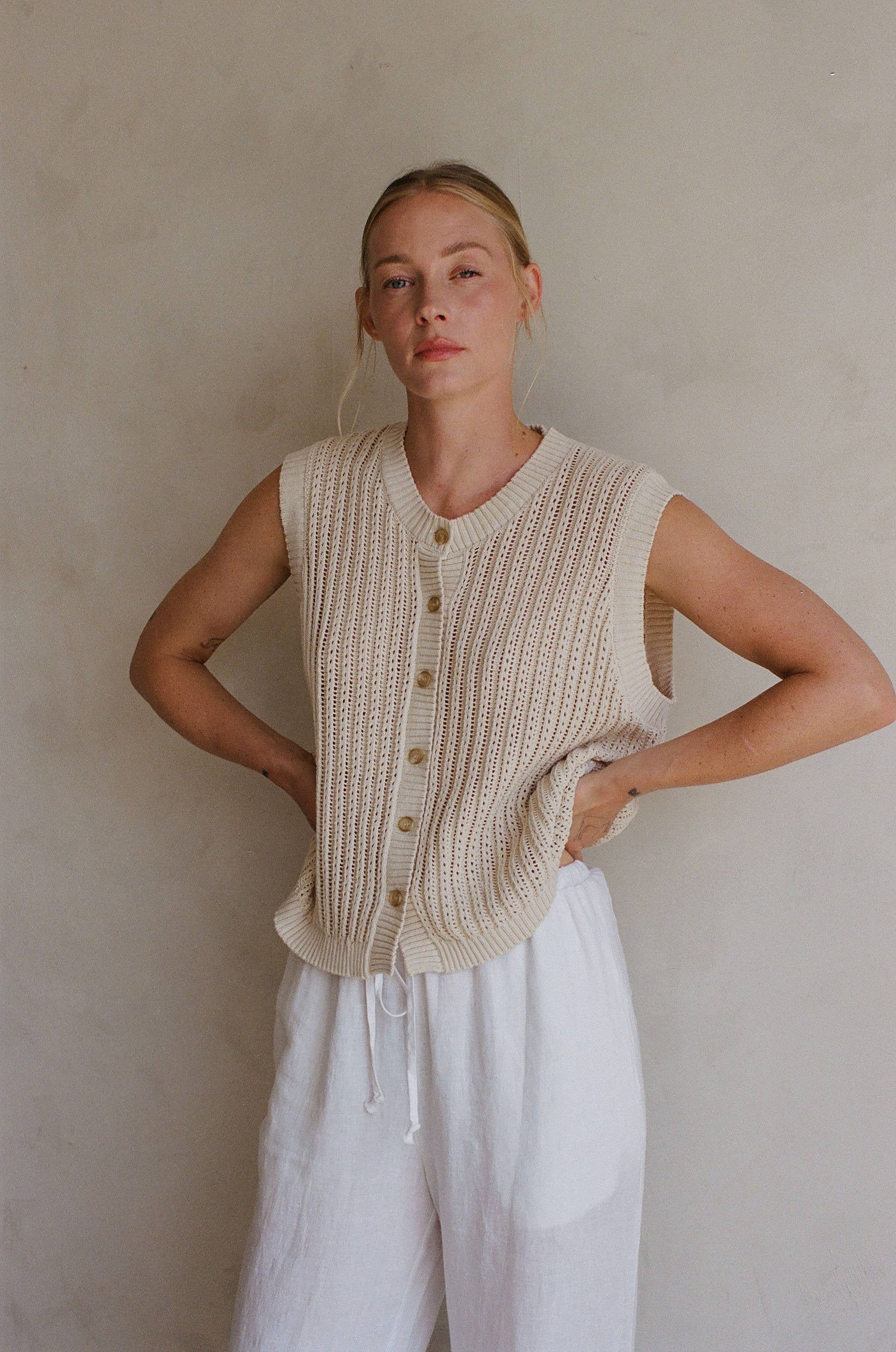 a.ren  Cotton Knit Sweater Crew Neck Buttondown Vest AW1054