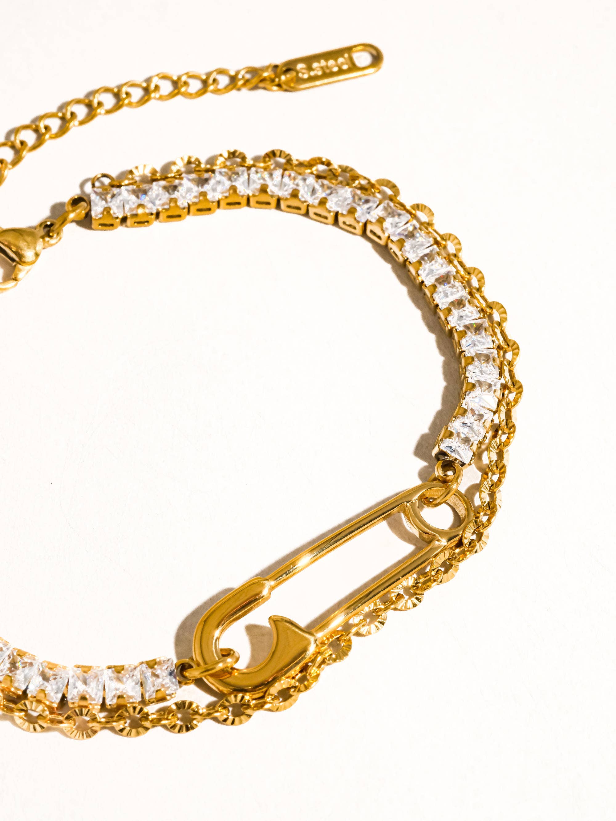 Flanerie Acier 18K Gold Non-Tarnish Glam Rhinestone Clip Bracelet