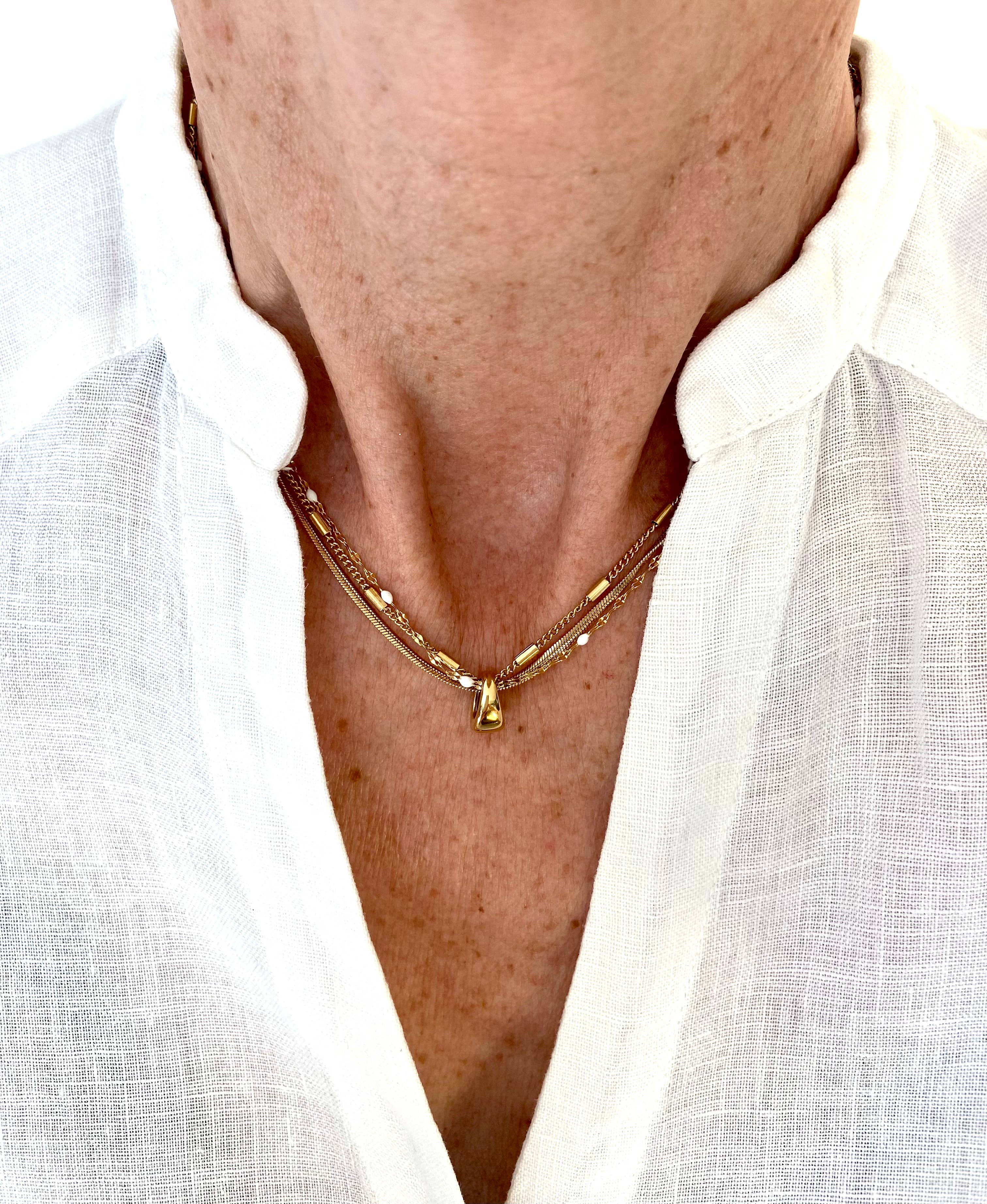 Little Hen Sally necklace N61MAC