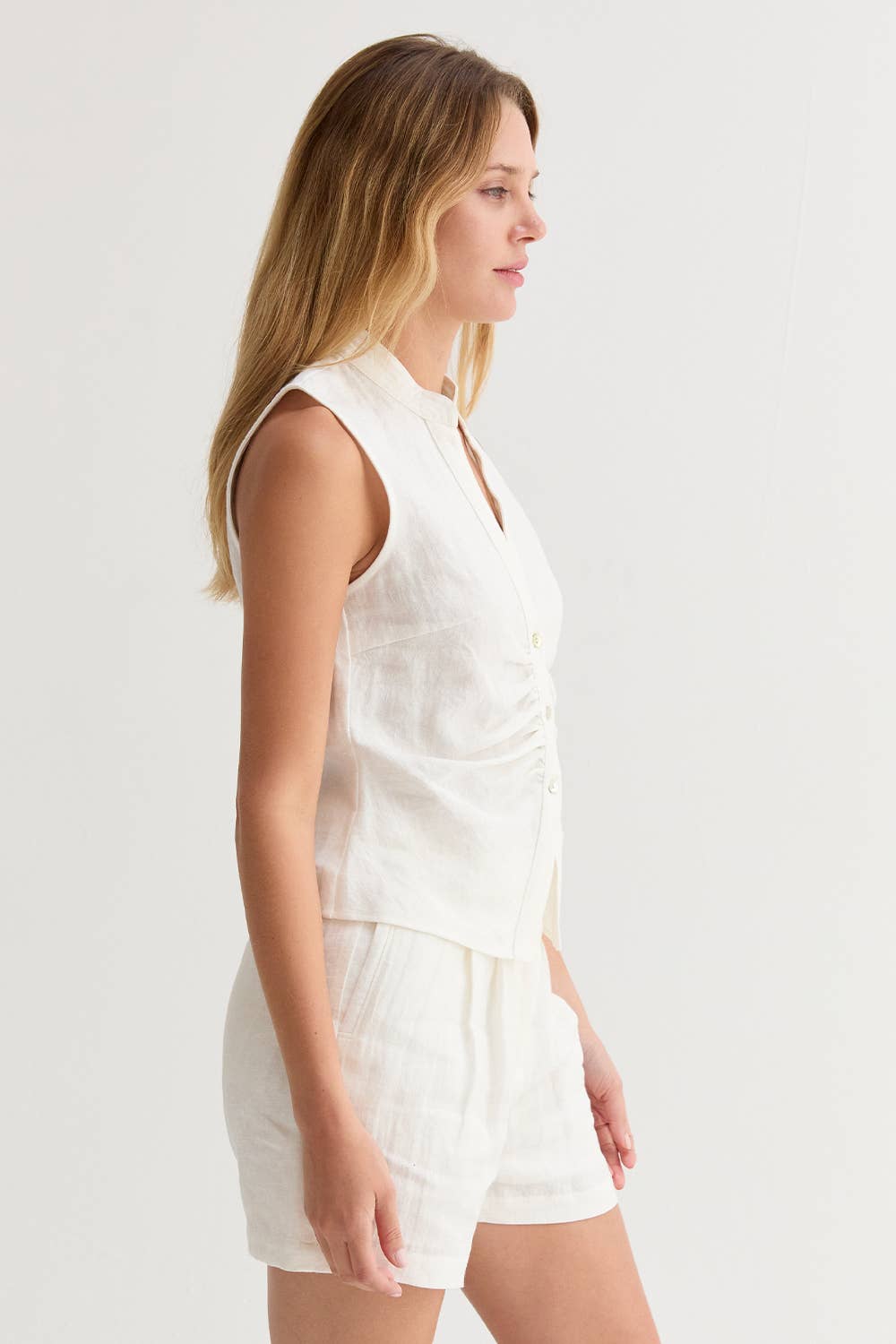 Crescent Jaylin Sleeveless Mandarin Collar Blouse CT9446